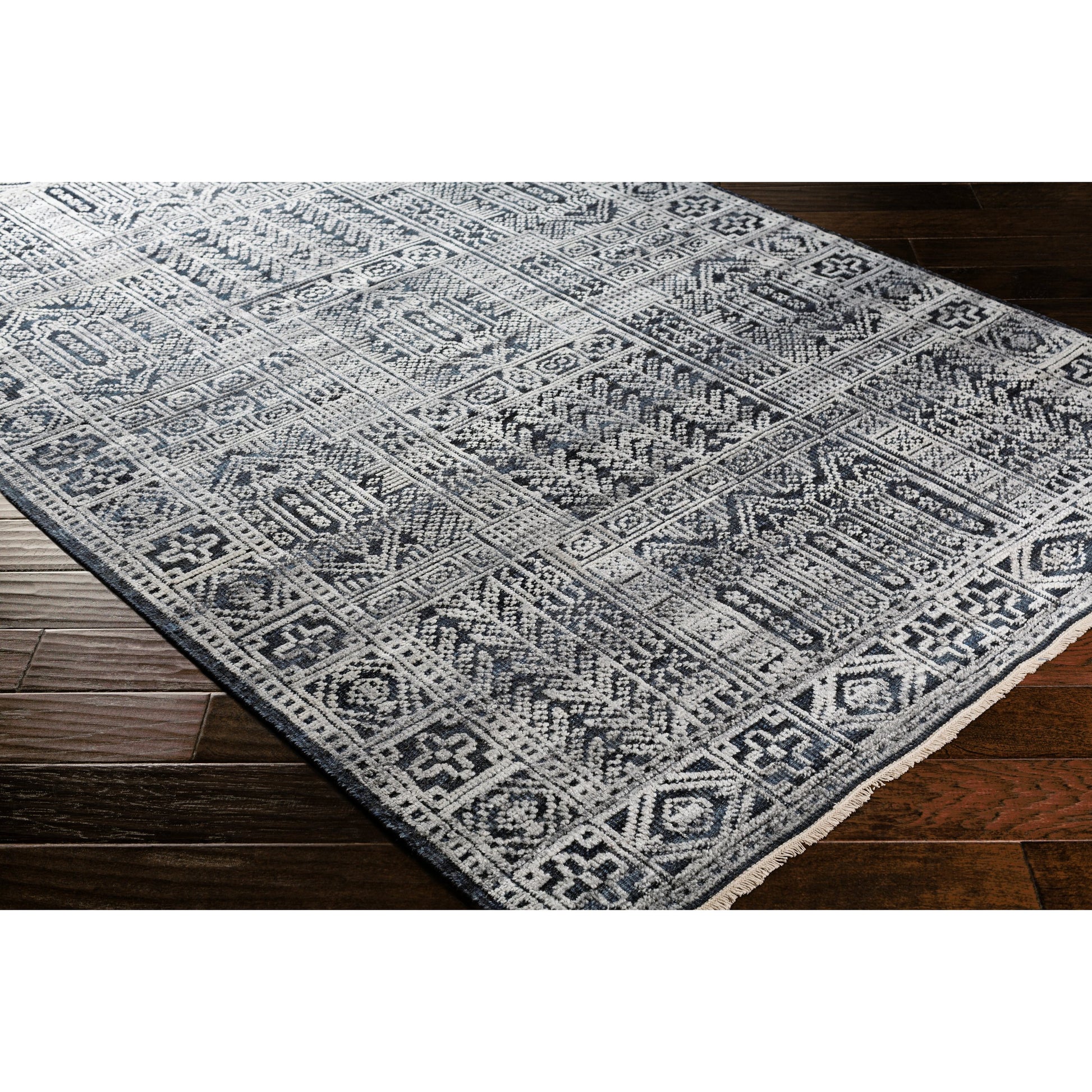 Nobility NBI-2300 Rug by Surya. Made from 65% wool, 35% viscose in a unique style.