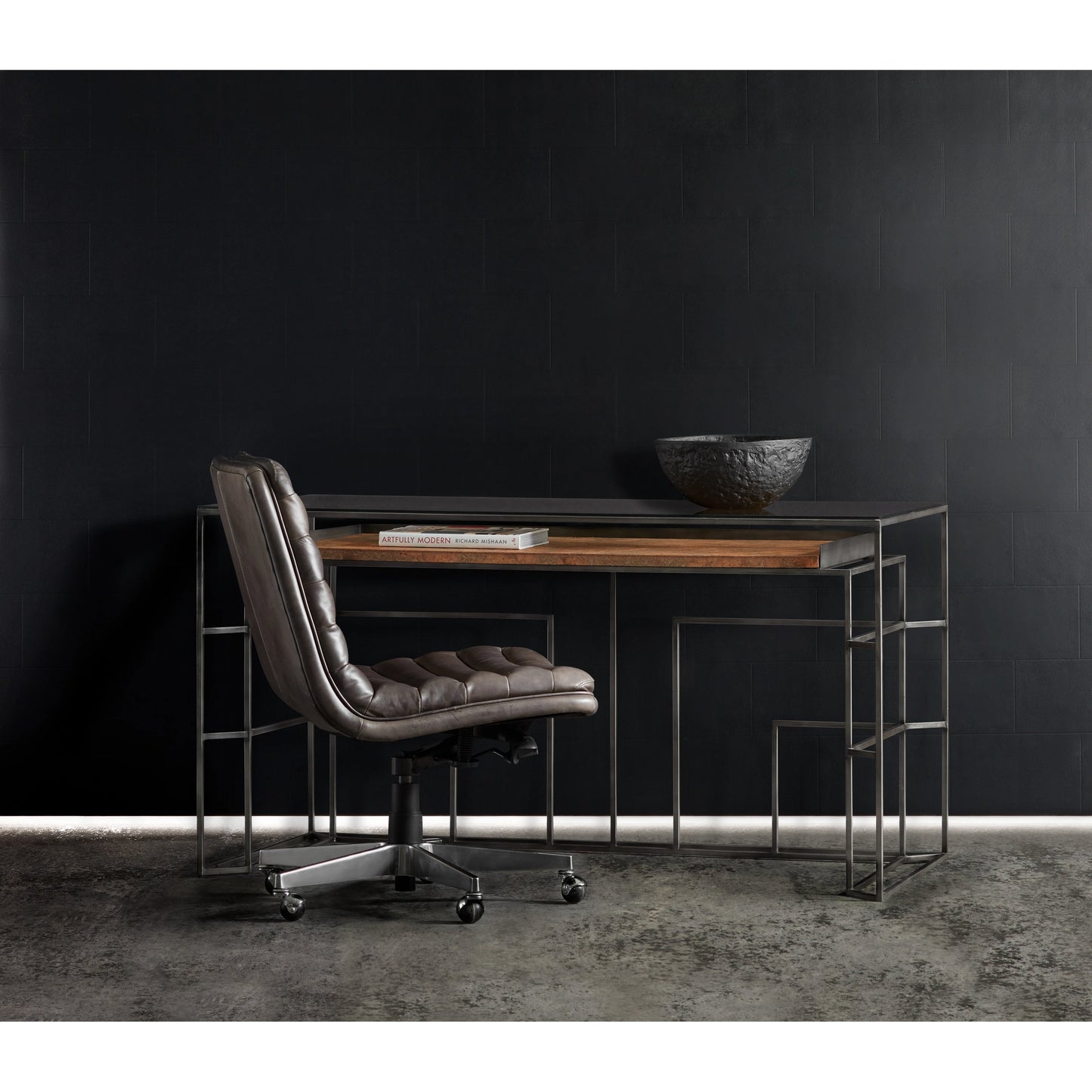 004 SI-1750044 | Lifestyle | Wyatt Executive Chair by Hooker Furniture in grey and memento medal. Made from leather in a transitional style.