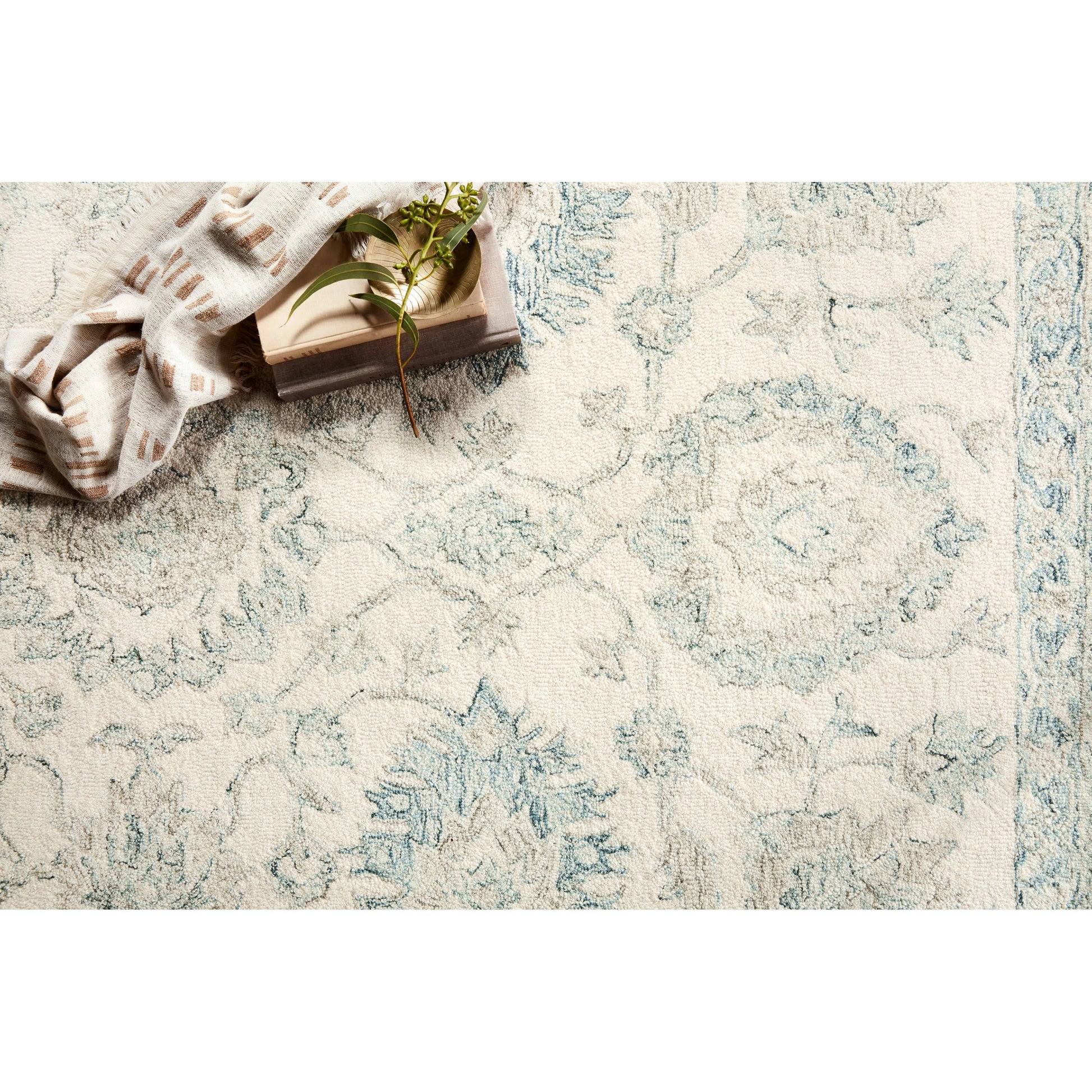 Norabel Ellie Rug by Loloi. Made from 100% wool in a transitional style.