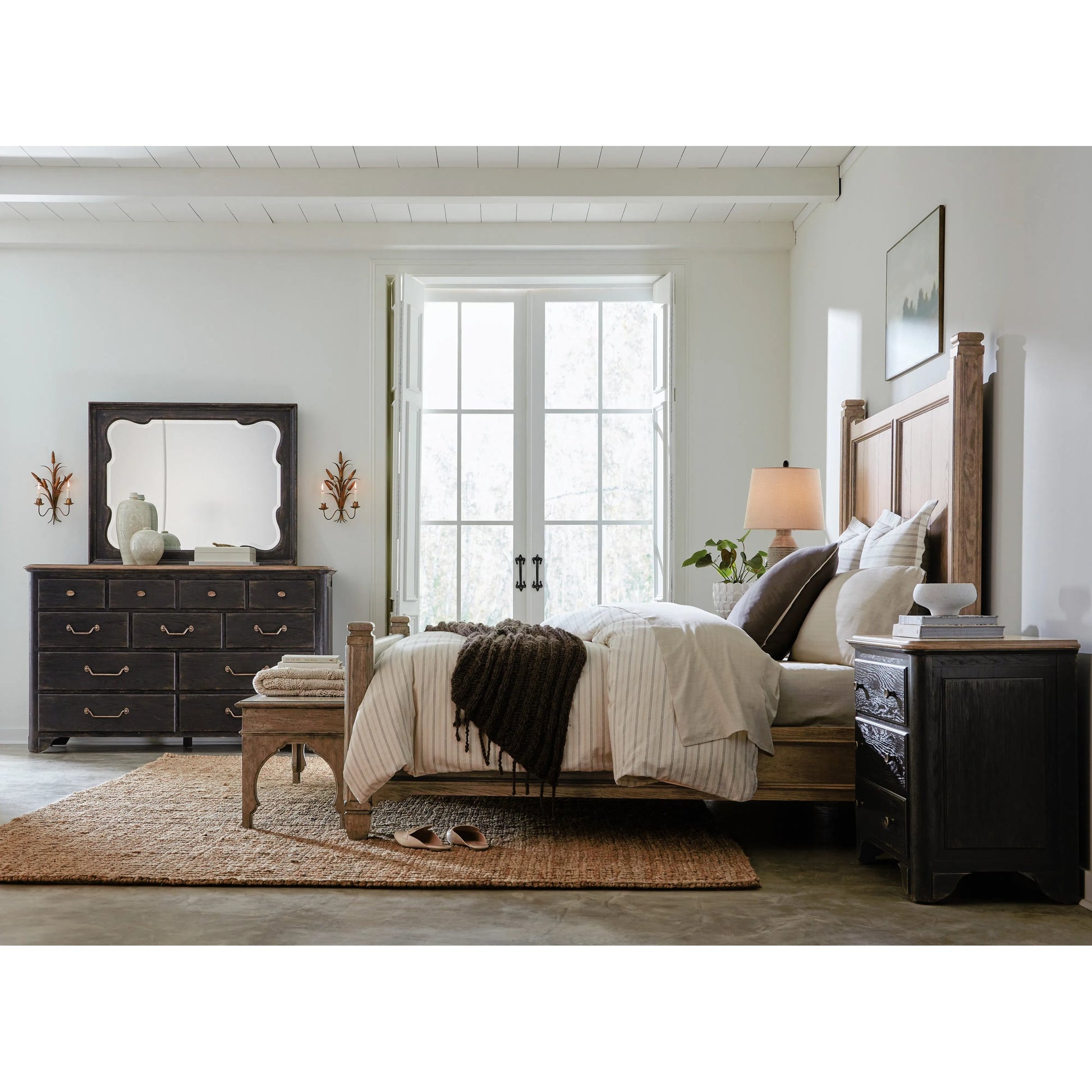 Americana Bed Bench by Hooker Furniture in brown and honey finish. Made from oak veneers with solid-wood edge top in a traditional style.