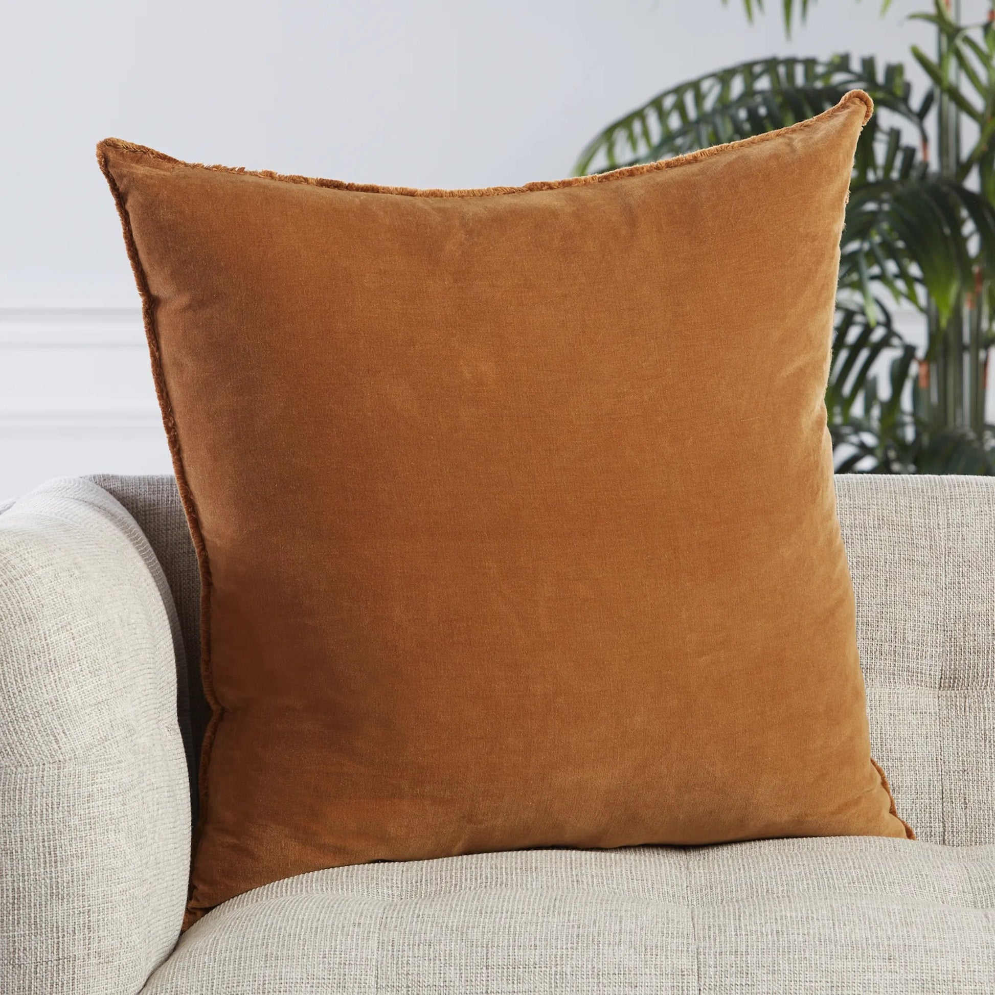 Nouveau NOU19 Pillow by Jaipur Living. Made from 100% cotton in a eclectic & global style.