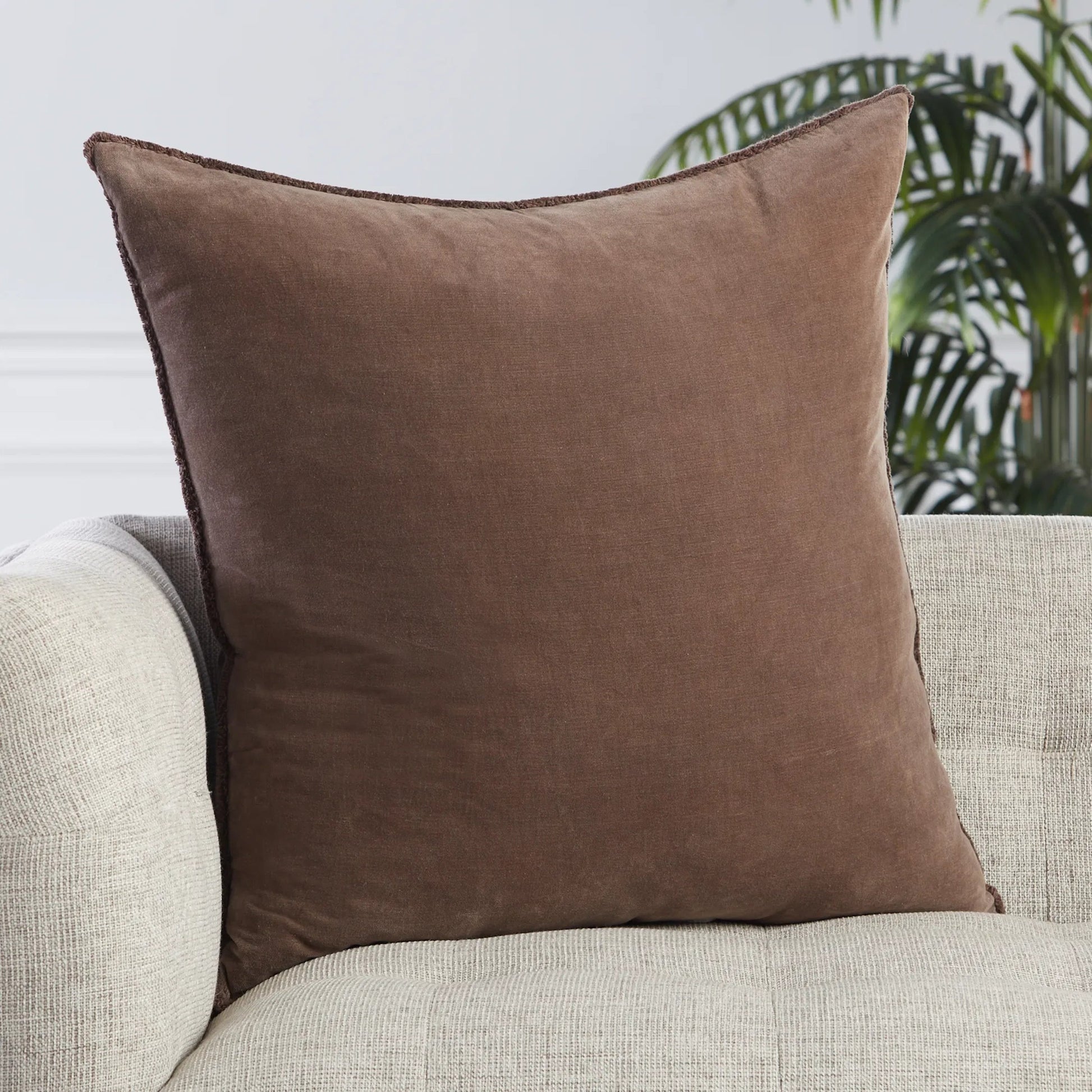 Nouveau NOU19 Pillow by Jaipur Living. Made from 100% cotton in a eclectic & global style.