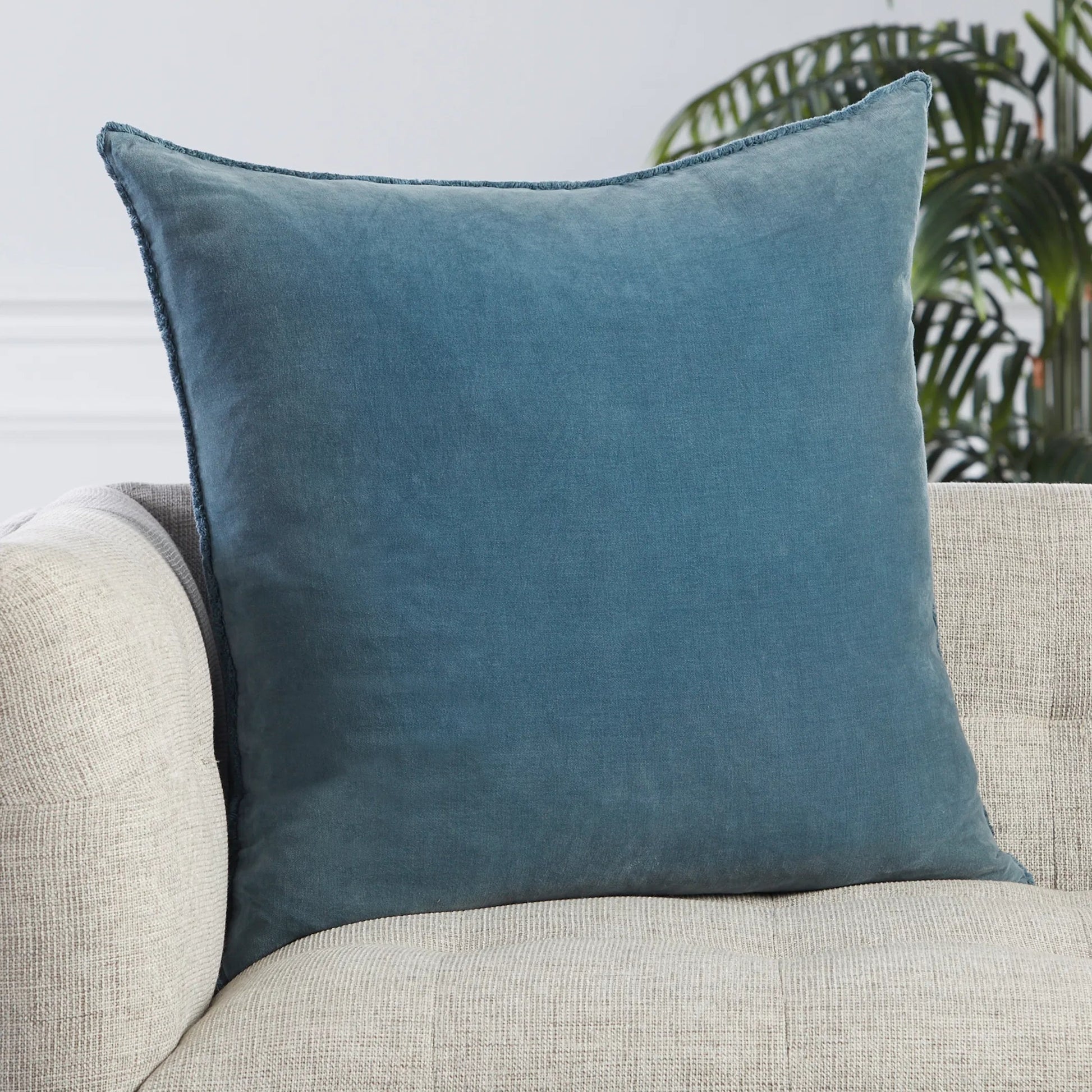 Nouveau NOU19 Pillow by Jaipur Living. Made from 100% cotton in a eclectic & global style.