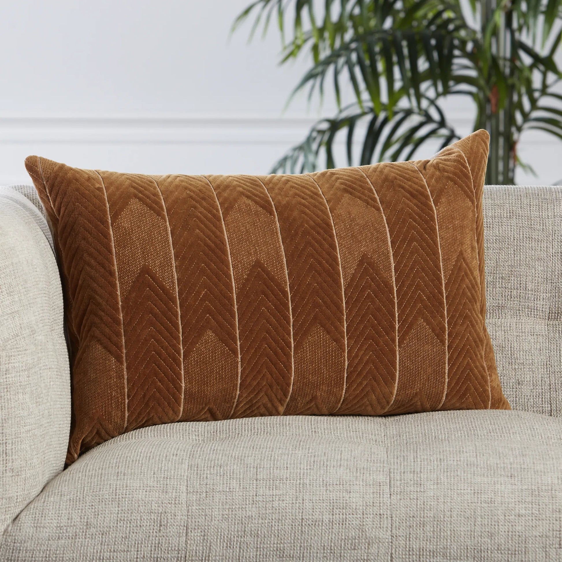 Nouveau NOU23 Pillow by Jaipur Living. Made from 100% cotton in a eclectic & global style.