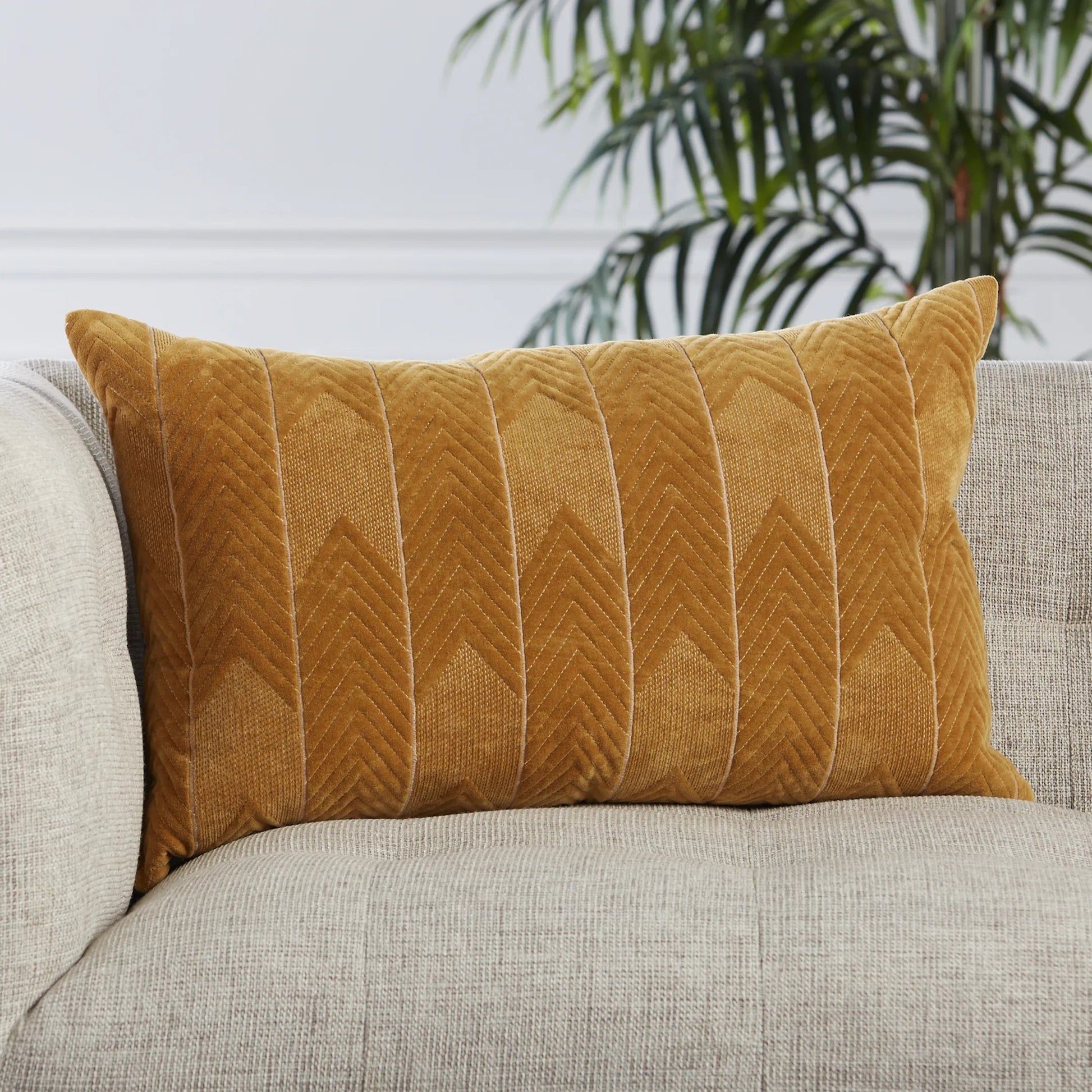 Nouveau NOU23 Pillow by Jaipur Living. Made from 100% cotton in a eclectic & global style.