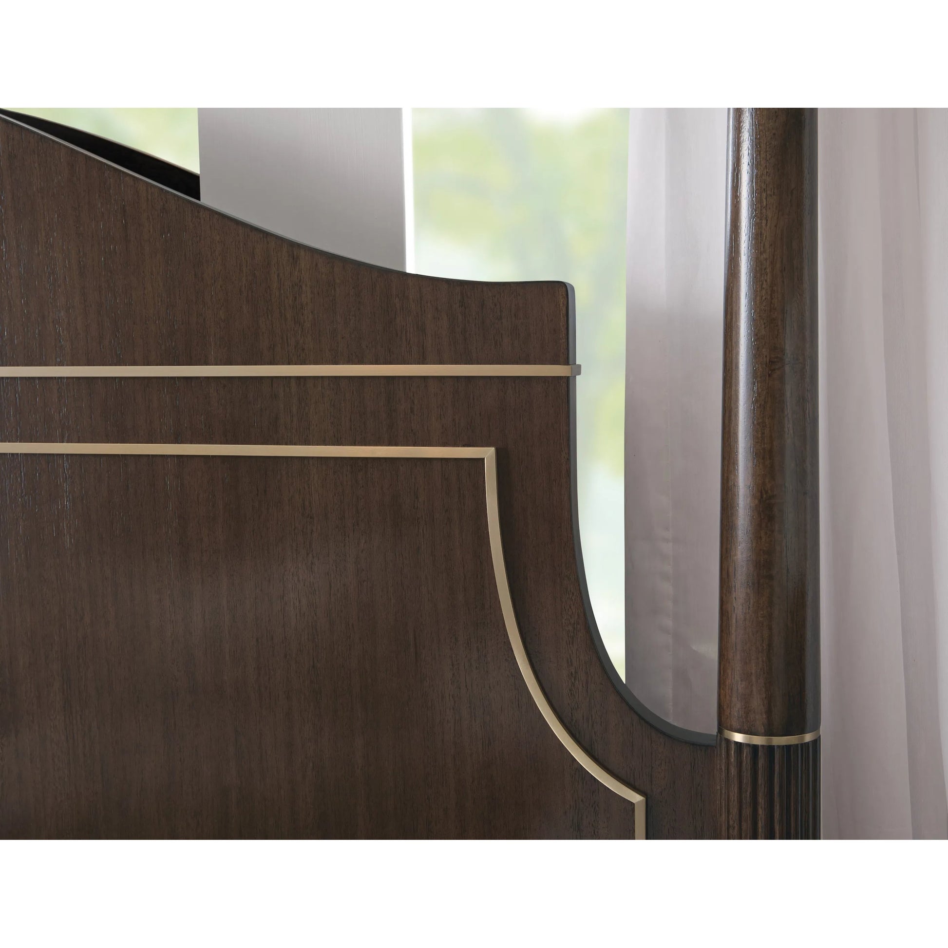 Asher Park Poster Poster Bed by Pulaski Furniture in piano brown. Made from eucalyptus veneers in a traditional style.