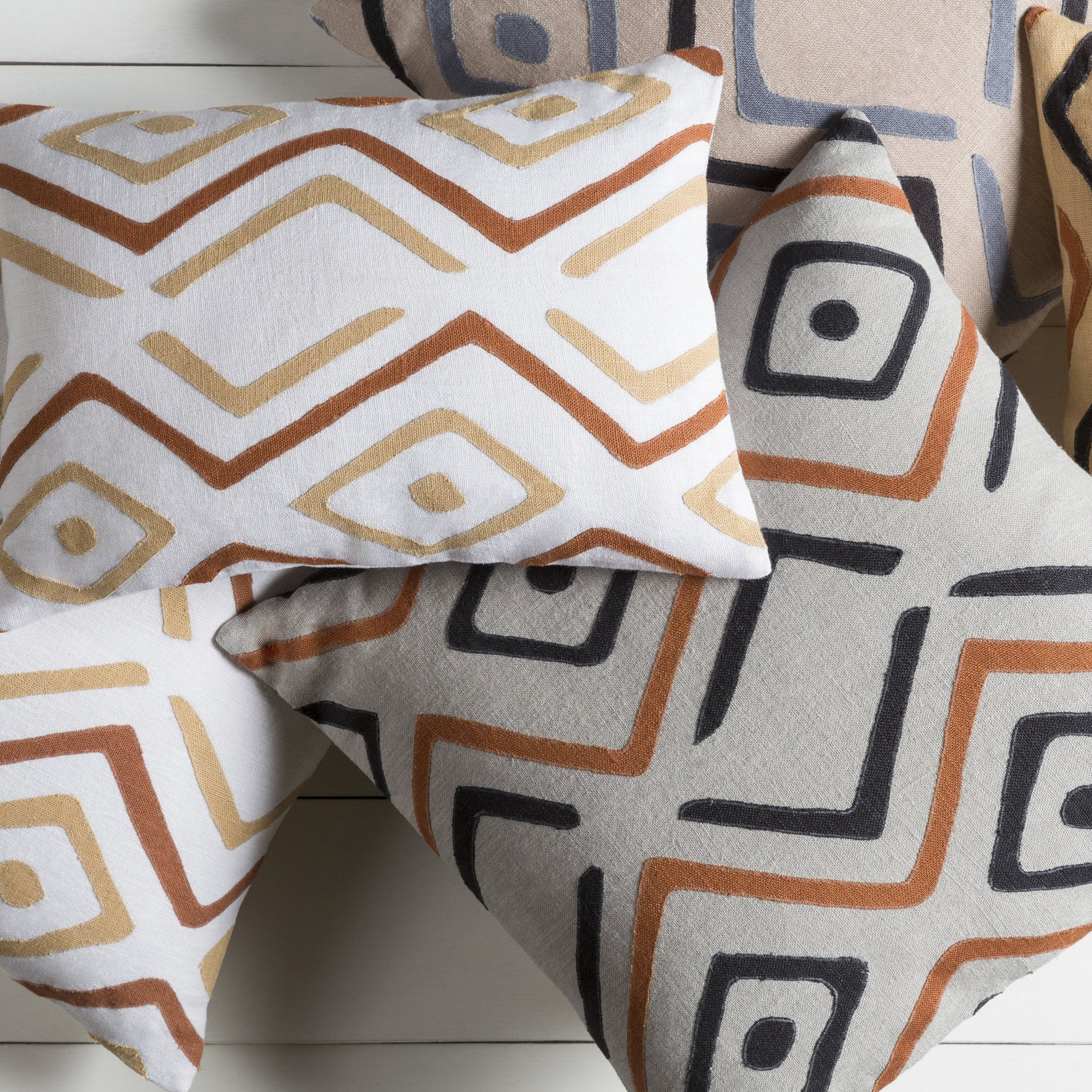 Nairobi Pillow - 14519 by Surya. Made from 100% linen in a modern style.