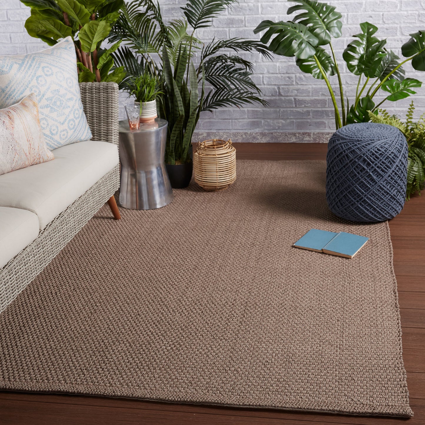 012 SI-1750597,SI-1750600,SI-1750601,SI-1750602,SI-1750603,SI-1750604 | Lifestyle | Kawela Rug by Jaipur Living. Made from 100% polyester in a unique style.