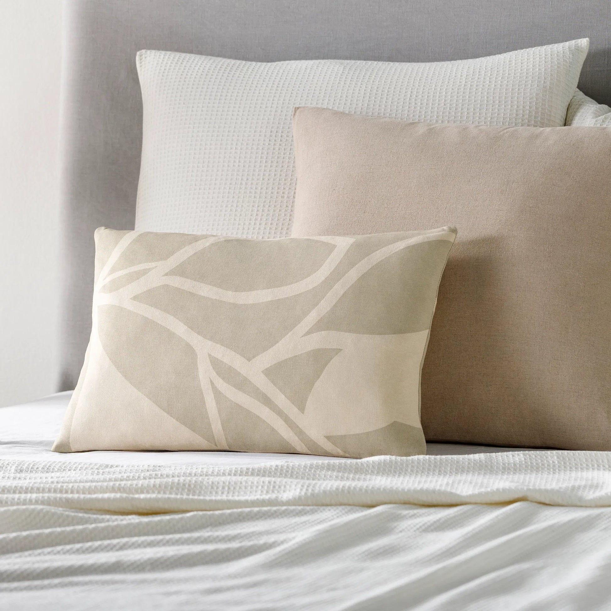 Natur Pillow - 20020 by Surya. Made from 100% cotton in a unique style.