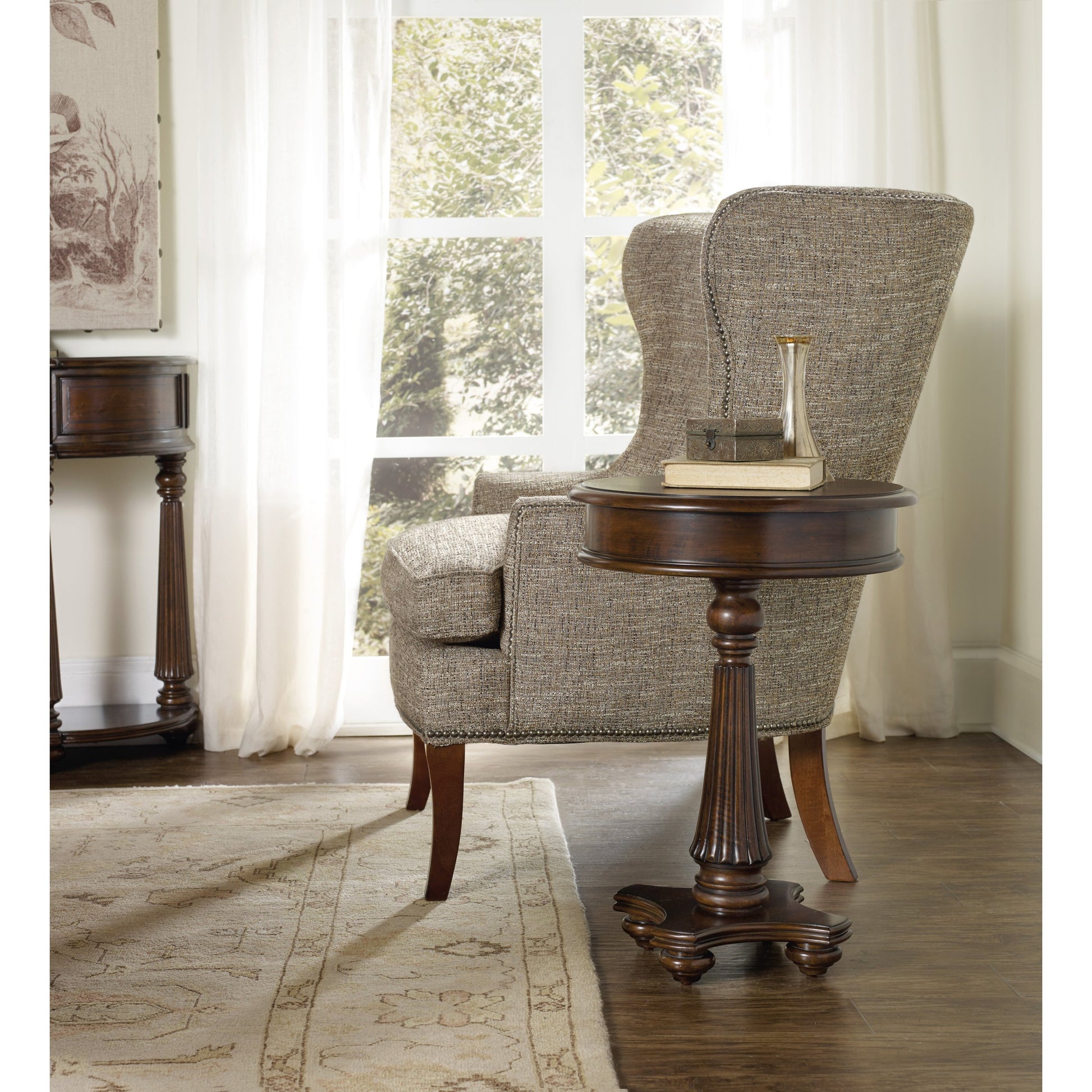 Leesburg Martini Table by Hooker Furniture in mahogany. Made from grain, swirl mahogany, ebony veneers in a traditional style.