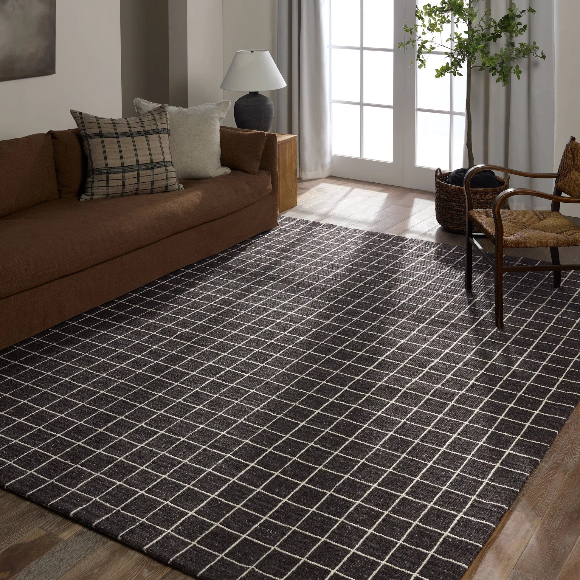 Oxford by Barclay Butera OBB04 Rug by Jaipur Living in brown. Made from 50% wool, 50% polyester in a unique style.
