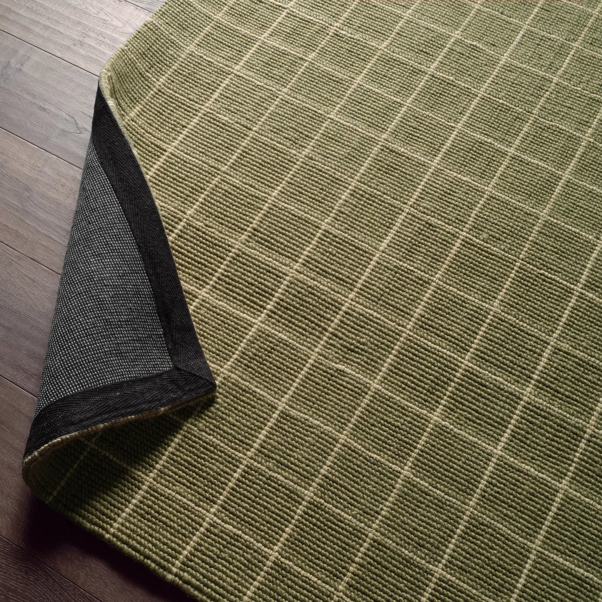 Oxford By Barclay Butera OBB07 Rug by Jaipur Living in green. Made from 50% wool 50% pet yarn in a unique style.