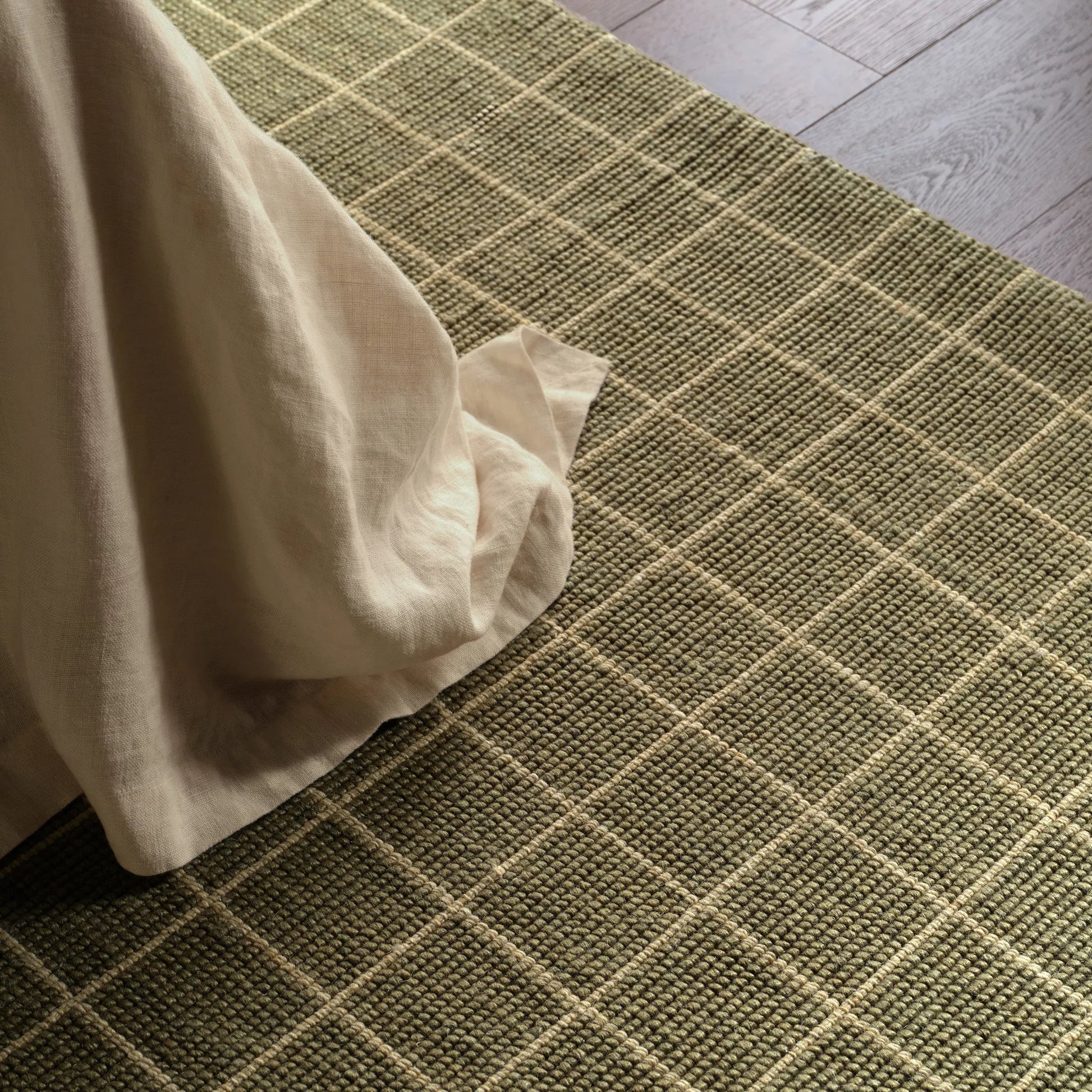 Oxford By Barclay Butera OBB07 Rug by Jaipur Living in green. Made from 50% wool 50% pet yarn in a unique style.