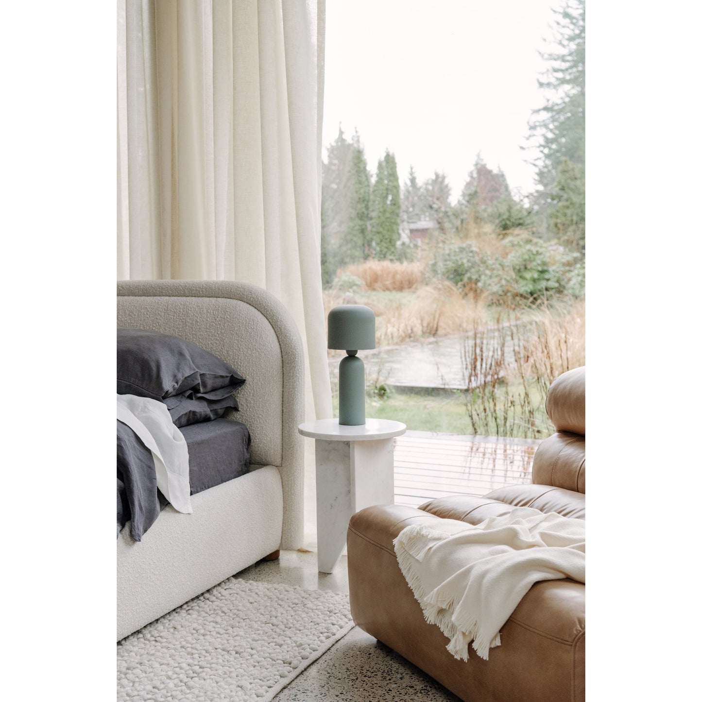 013 SI-1717366 | Lifestyle | Echo Lamp by Moe's Home Collection. Made from iron in a modern style.