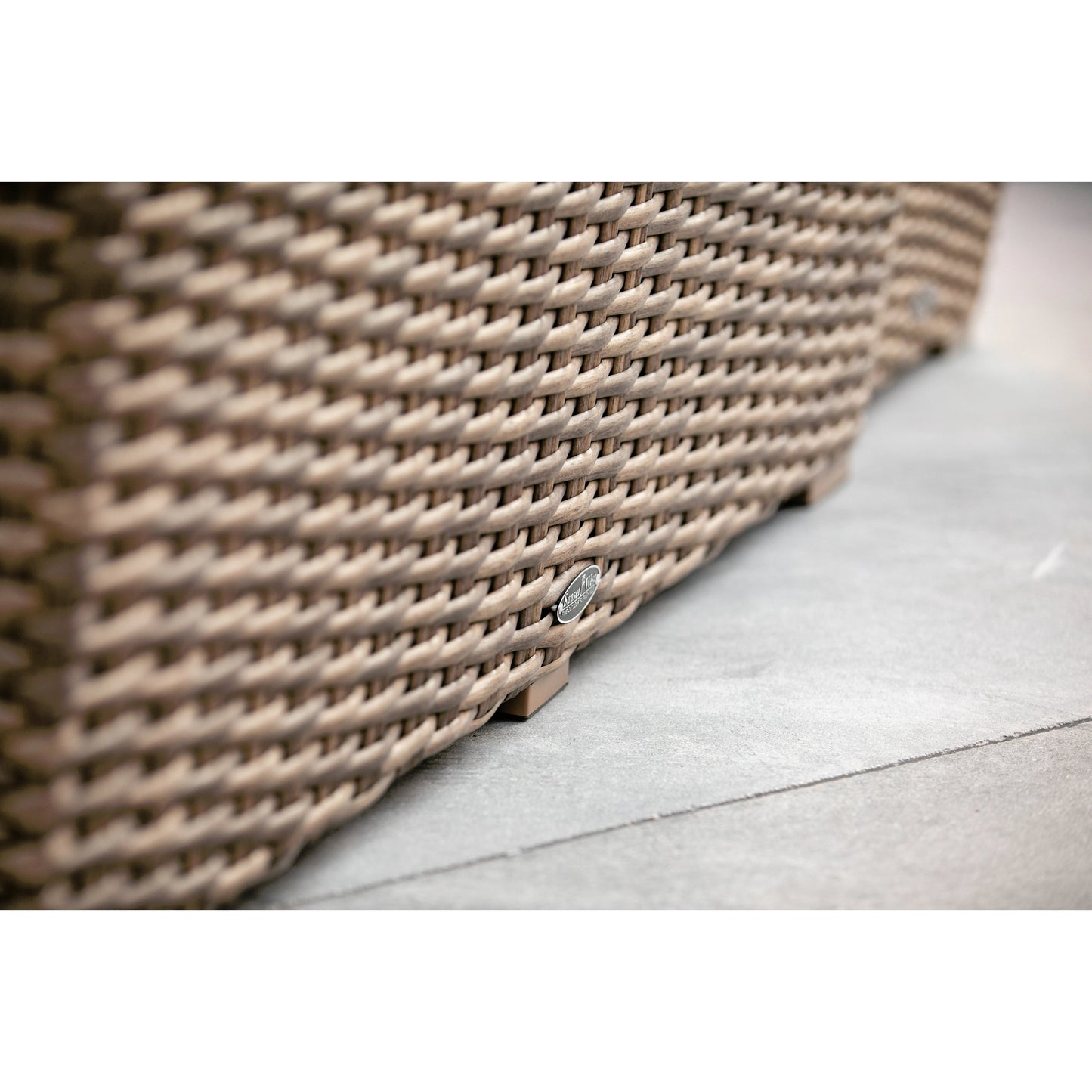 004 SI-2166716,SI-2166717,SI-2166718,SI-2166719,SI-2166720,SI-2166721 | Closeup | Havana Outdoor Sofa by Sunset West in tobacco. Made from resin wicker in a modern style.