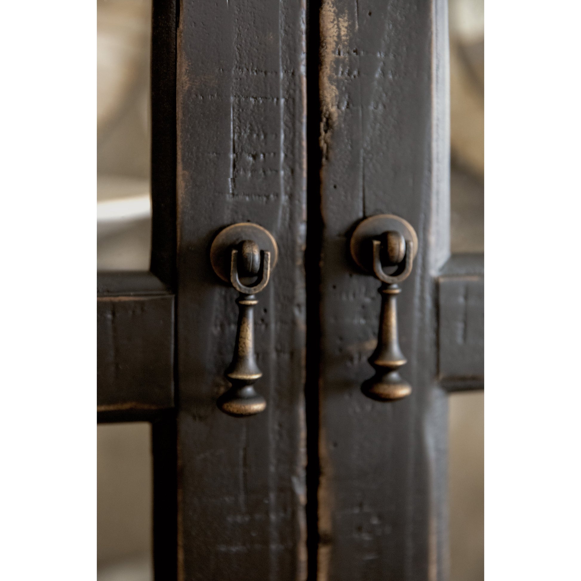 Ciao Bella Display Cabinet by Hooker Furniture. Made from maple, pine veneers with glass in a traditional style.