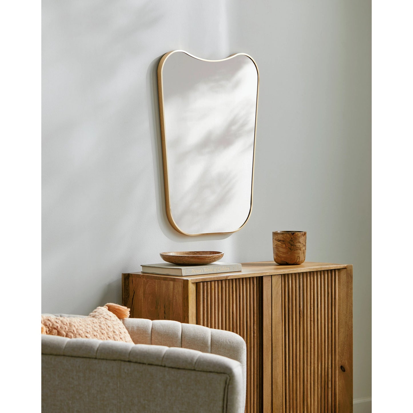 005 SI-2132445,SI-2132446 | Lifestyle | Bellona Mirror - 525190 by Livabliss in brushed gold. Made from frame: aluminum in a modern style.