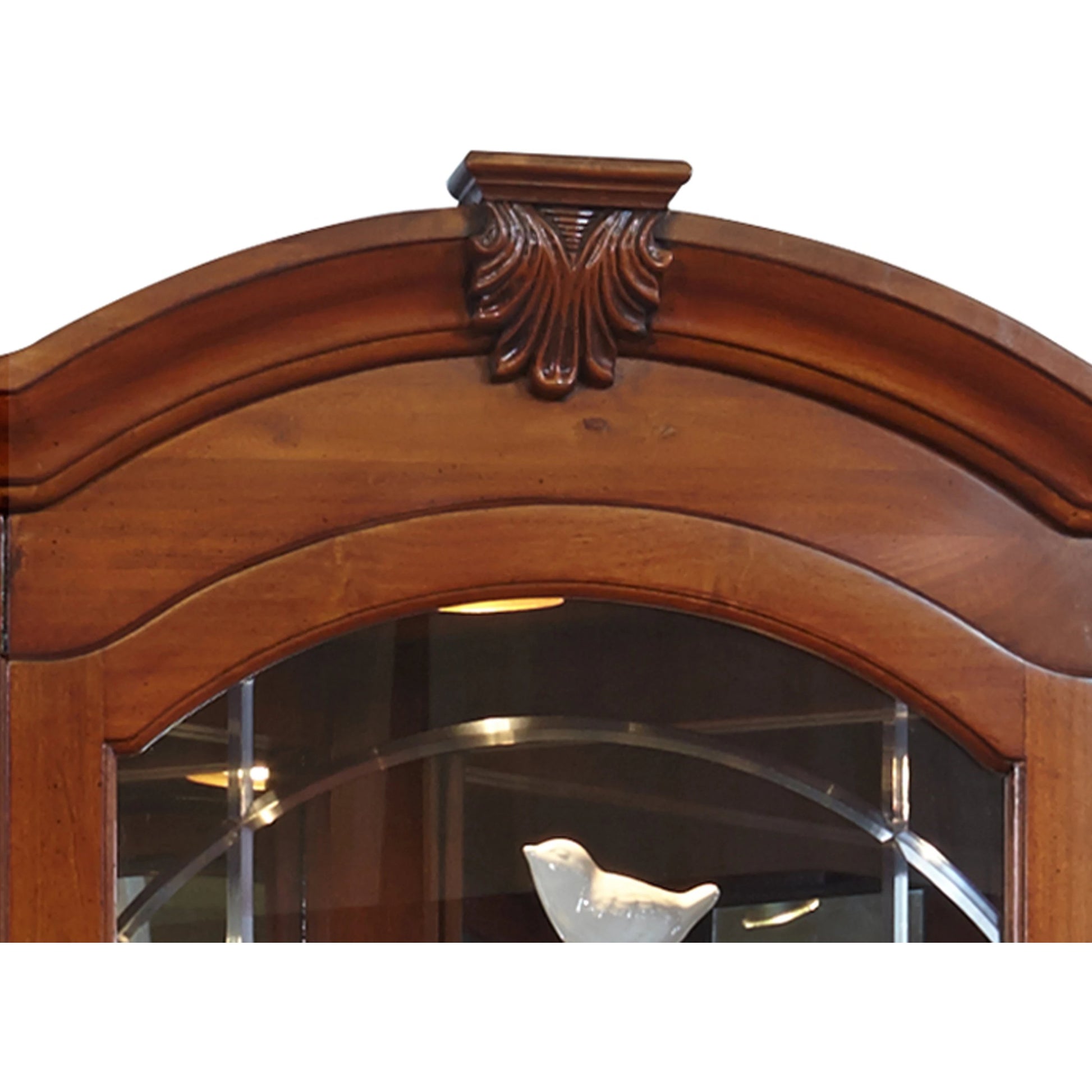 Medallion Cherry Corner Curio by Pulaski Furniture in cherry brown. Made from select hardwoods in a traditional style.