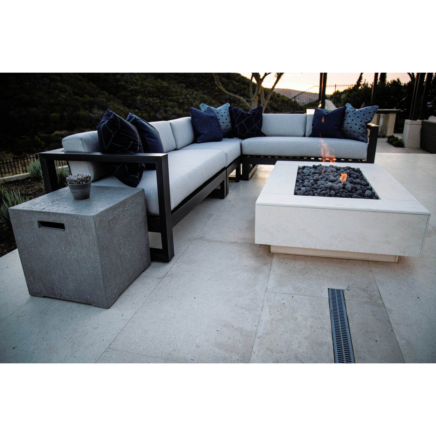 007 SI-2166990 | Lifestyle | Redondo Outdoor Sectional by Sunset West in slate. Made from aluminum in a modern style.