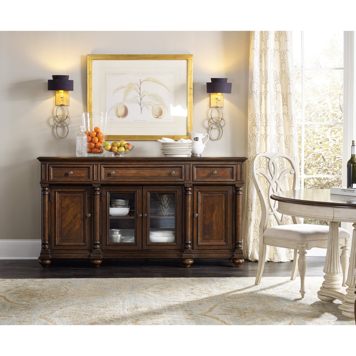 004 SI-1749100 | Lifestyle | Leesburg Buffet by Hooker Furniture in mahogany. Made from mahogany veneers in a traditional style.