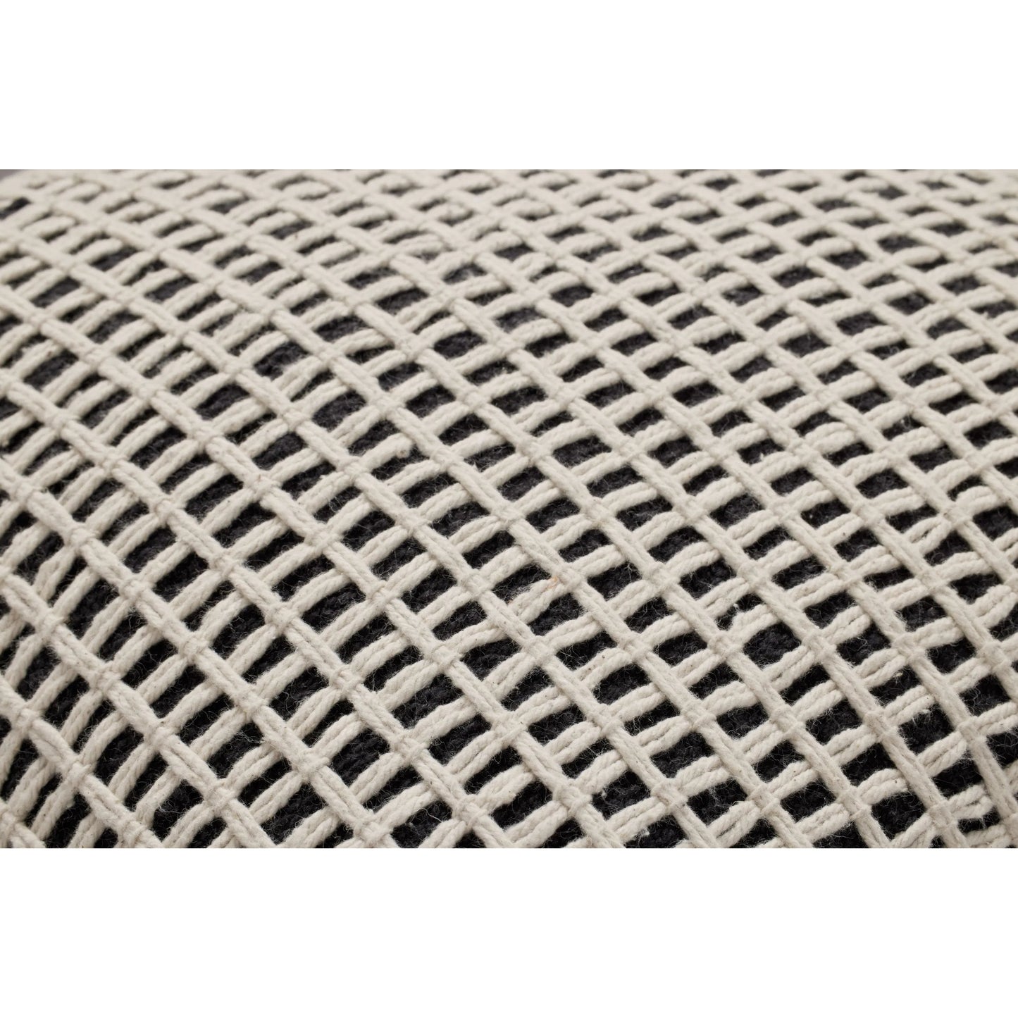 004 SI-2536414,SI-2536418 | Closeup | PLL0119 Pillow by Loloi. Made from cotton, polyester in a eclectic & global style.