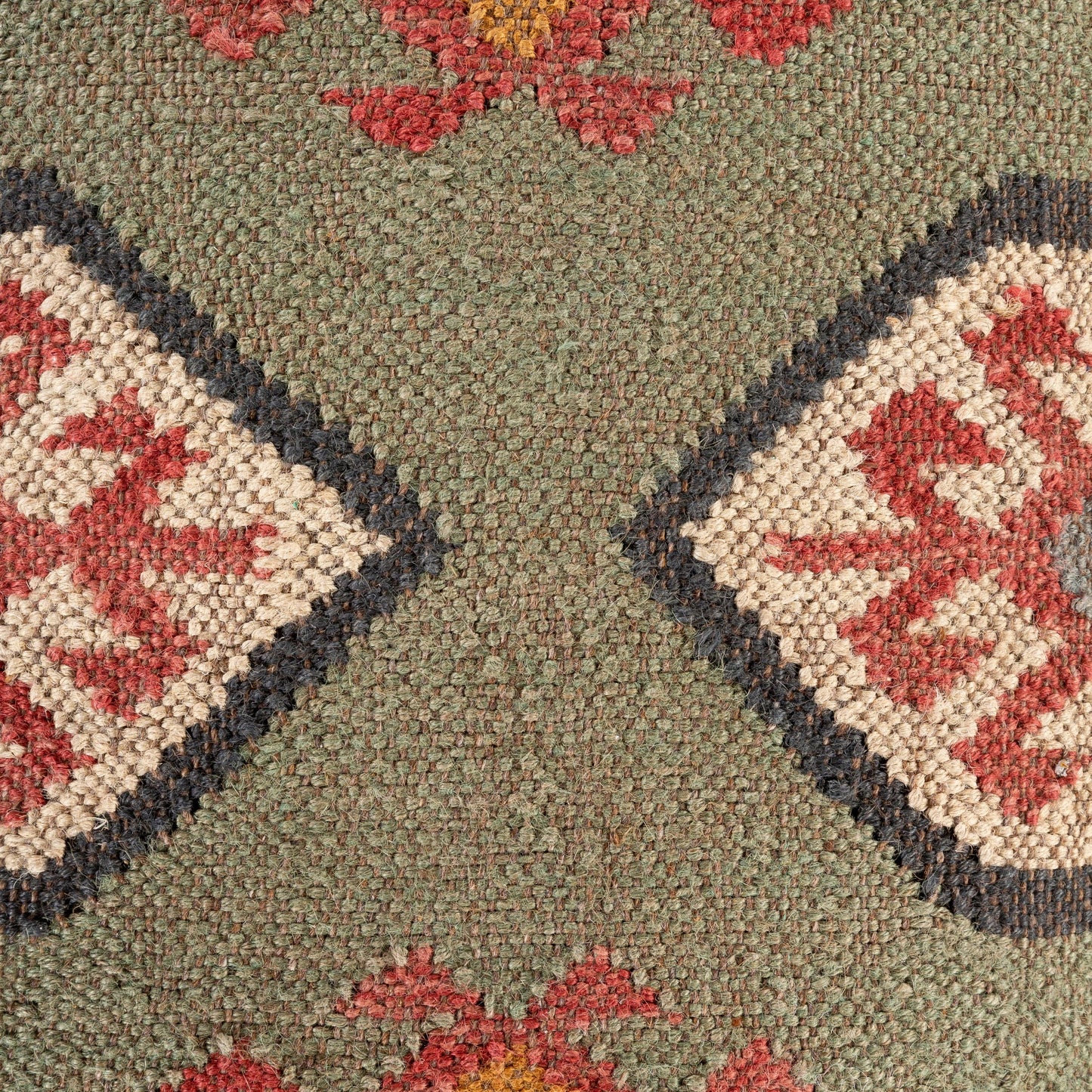 005 SR-885196 | Closeup | Panja - 25288 by Livabliss in dark green, dark red, beige and polished. Made from jute, wood in a rustic style.