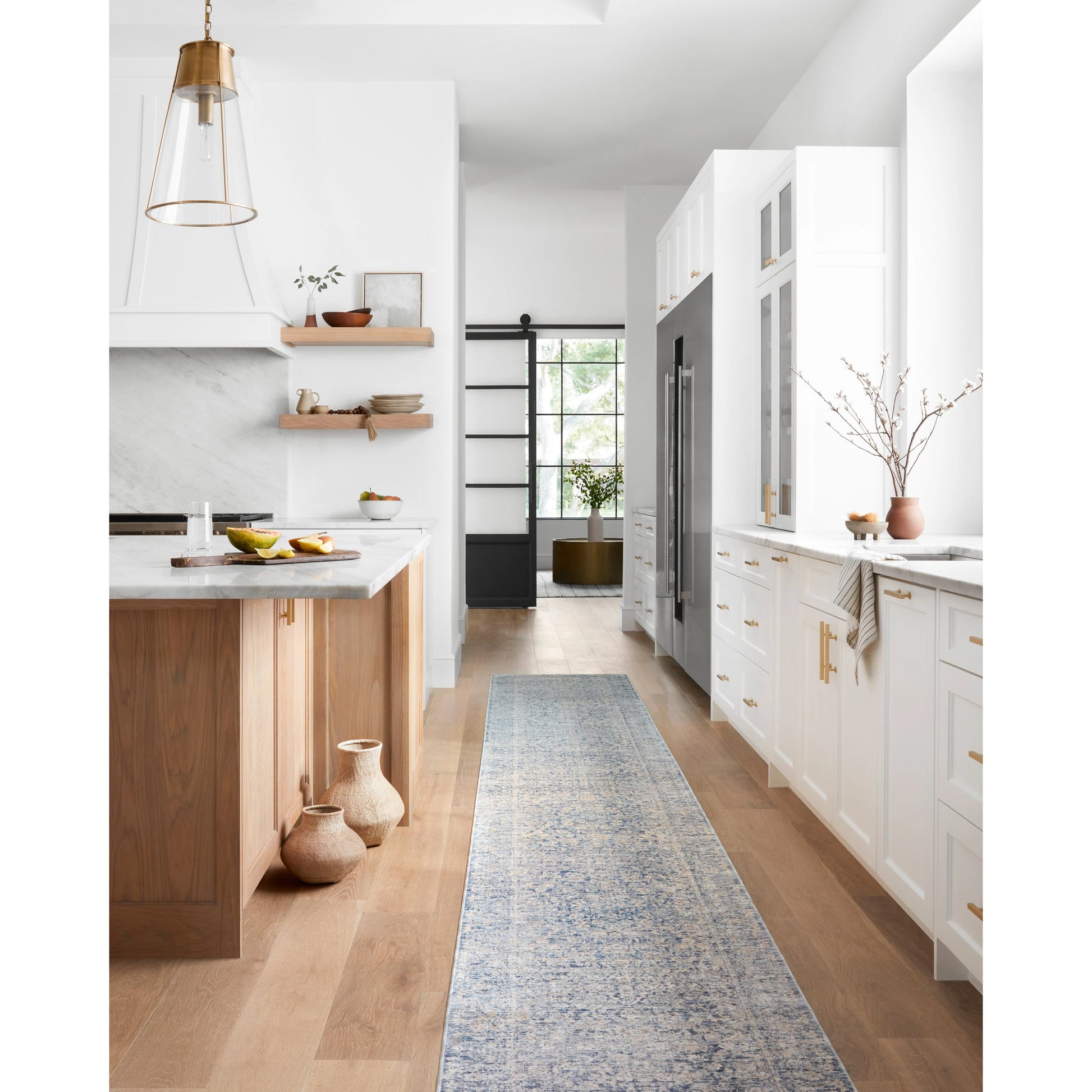 Pandora PAN-01 Rug by Loloi. Made from 100% polyester in a traditional style.