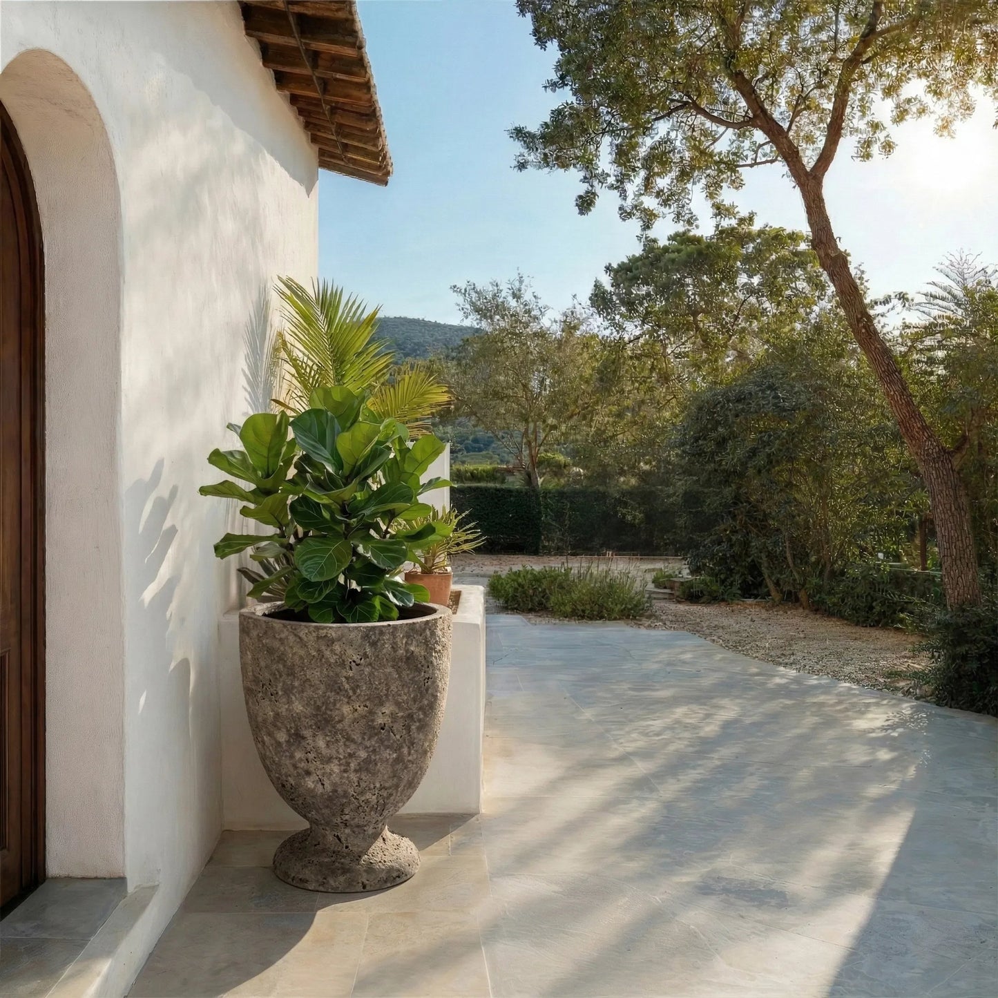 025 SI-2630035 | Lifestyle | Roscoe Planter Pot by HedgeApple Essentials. Made from ficonstone in a unique style.