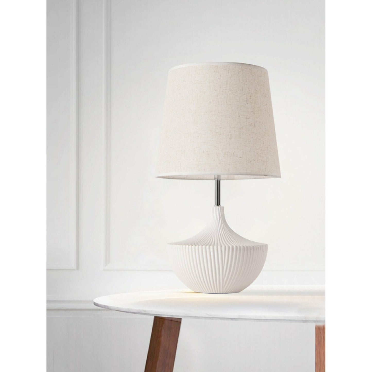 004 SI-1834228 | Lifestyle | Jade Table Lamp by Pasargad Home in white. Made from metal, ceramic in a modern style.