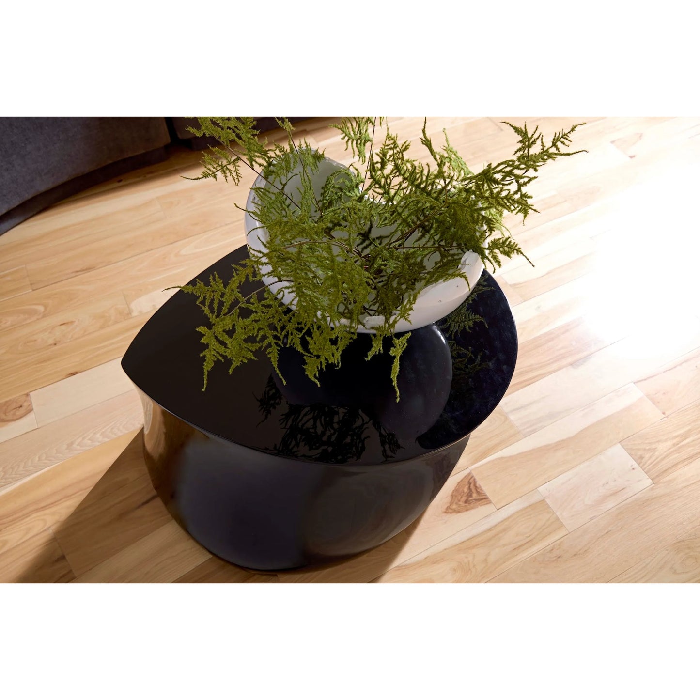 005 SI-2299756 | Lifestyle | Mellow Coffee Table by Phillips Collection in black and gel coat. Made from resin in a modern style.