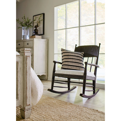 Americana Rocking Chair by Hooker Furniture in beige and molasses finish. Made from oak veneers and fabric in a cottage & farmhouse style.