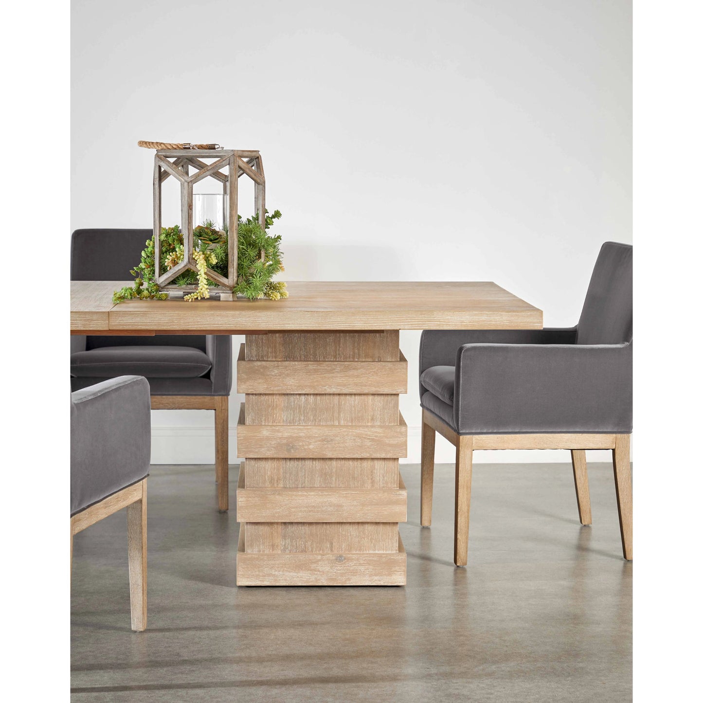 014 SI-1998856 | Lifestyle | Plaza Dining Table by Essentials For Living in natural gray acacia. Made from solid acacia wood, acacia veneer, mdf, solid rubberwood, metal in a modern style.