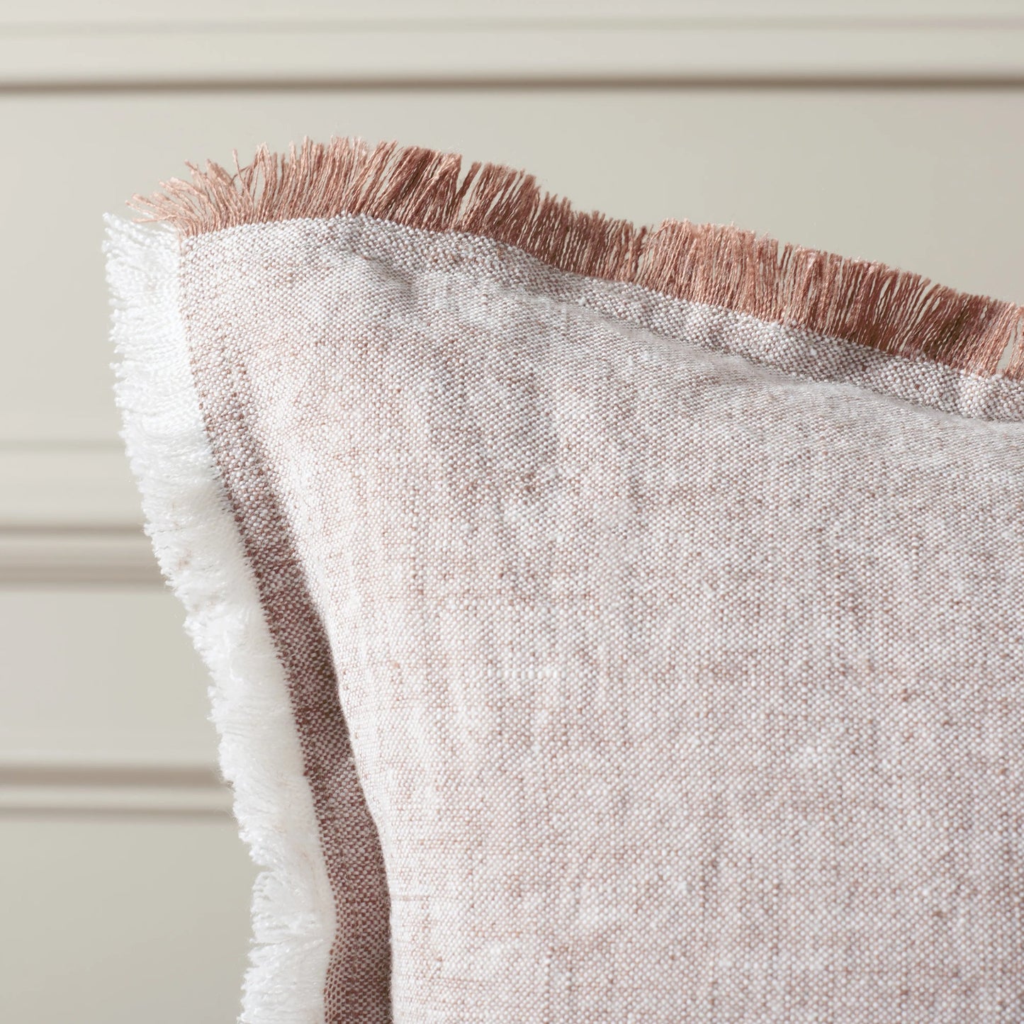 003 SI-2186010 | Lifestyle | Grand Pillow by HedgeApple Essentials in blush, white. Made from linen, zipper, 100% virgin quality vacuum packed filler in a modern style.