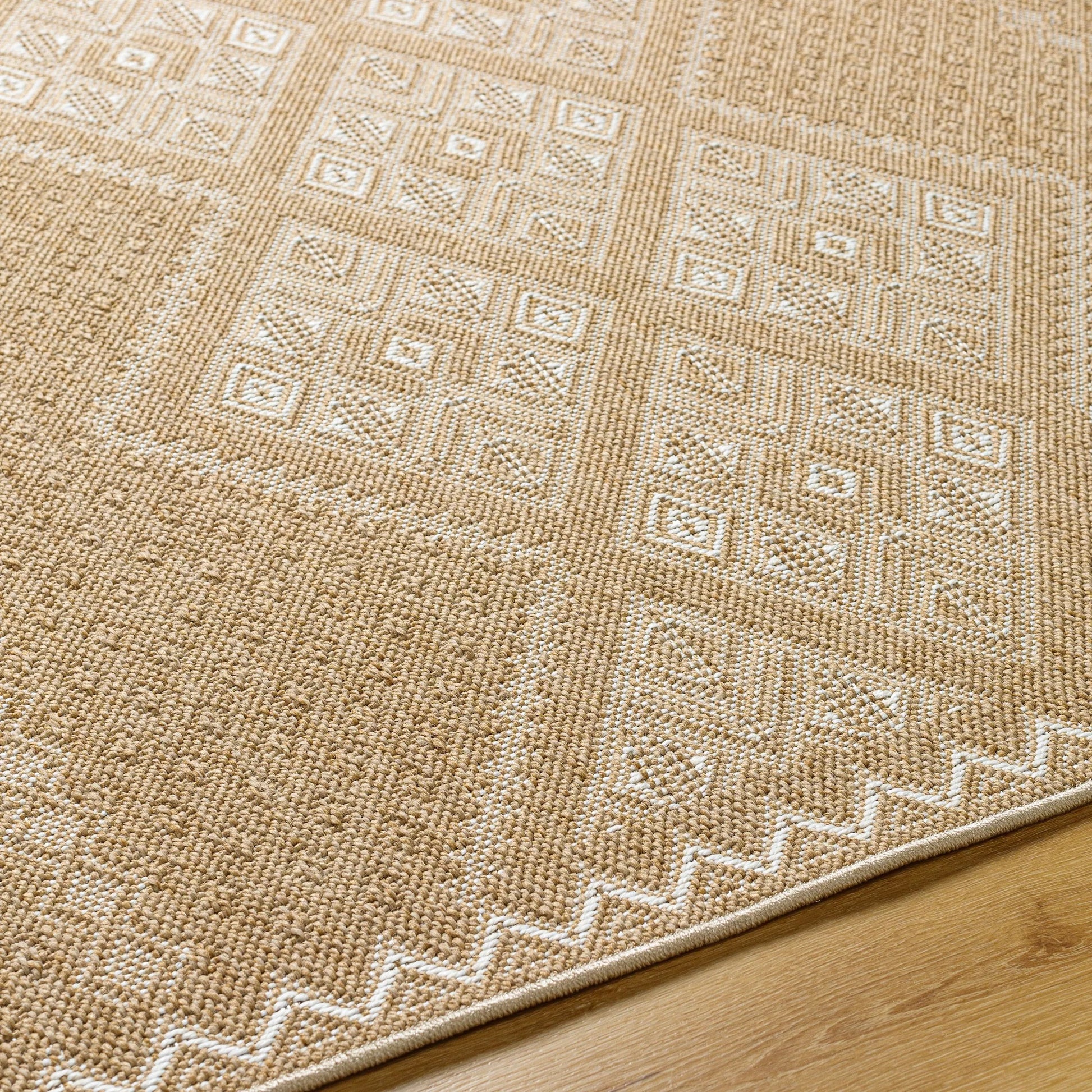 Pismo Beach PMB-2314 Indoor/Outdoor Rug by Livabliss in tan, white. Made from face: 100% polypropylene, warp: 100% polypropylene in a unique style.