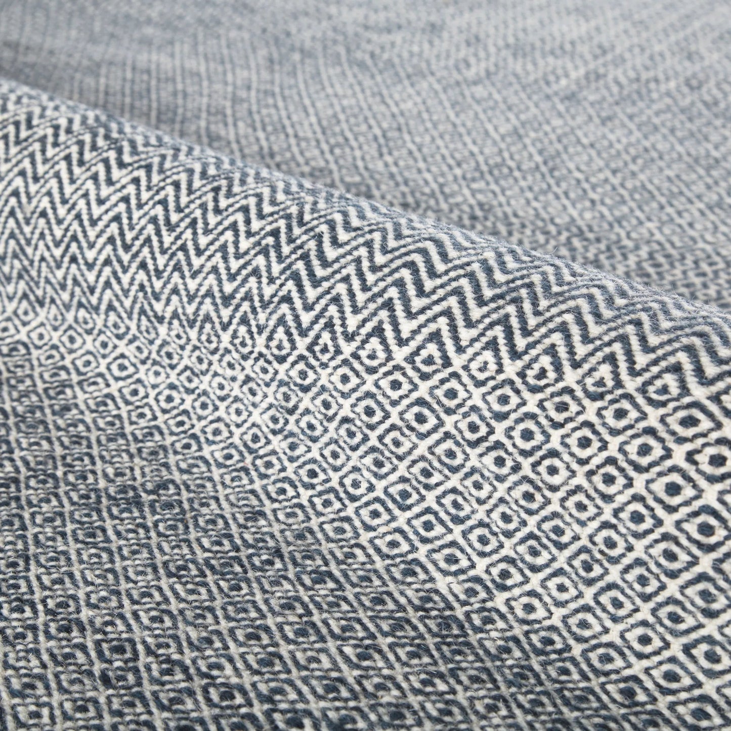 014 100147-42028,100147-42029,100147-45415 | Closeup | Poise POE05 Rug by Jaipur Living. Made from 100% wool in a unique style.