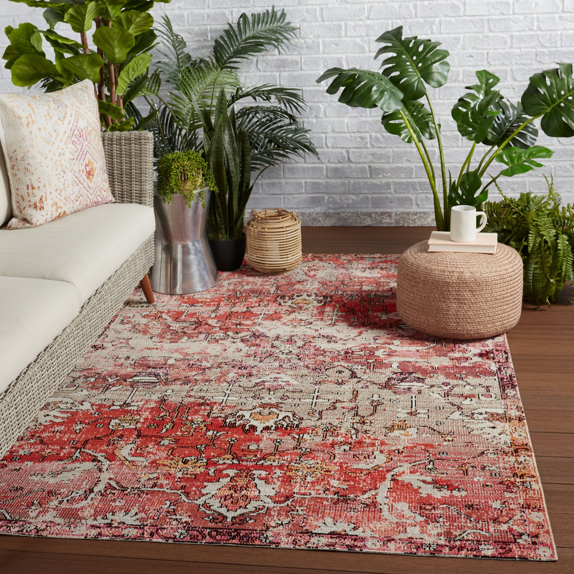 Polaris POL38 Indoor/Outdoor Rug by Jaipur Living in dark blue, red. Made from 100% polypropylene in a unique style.