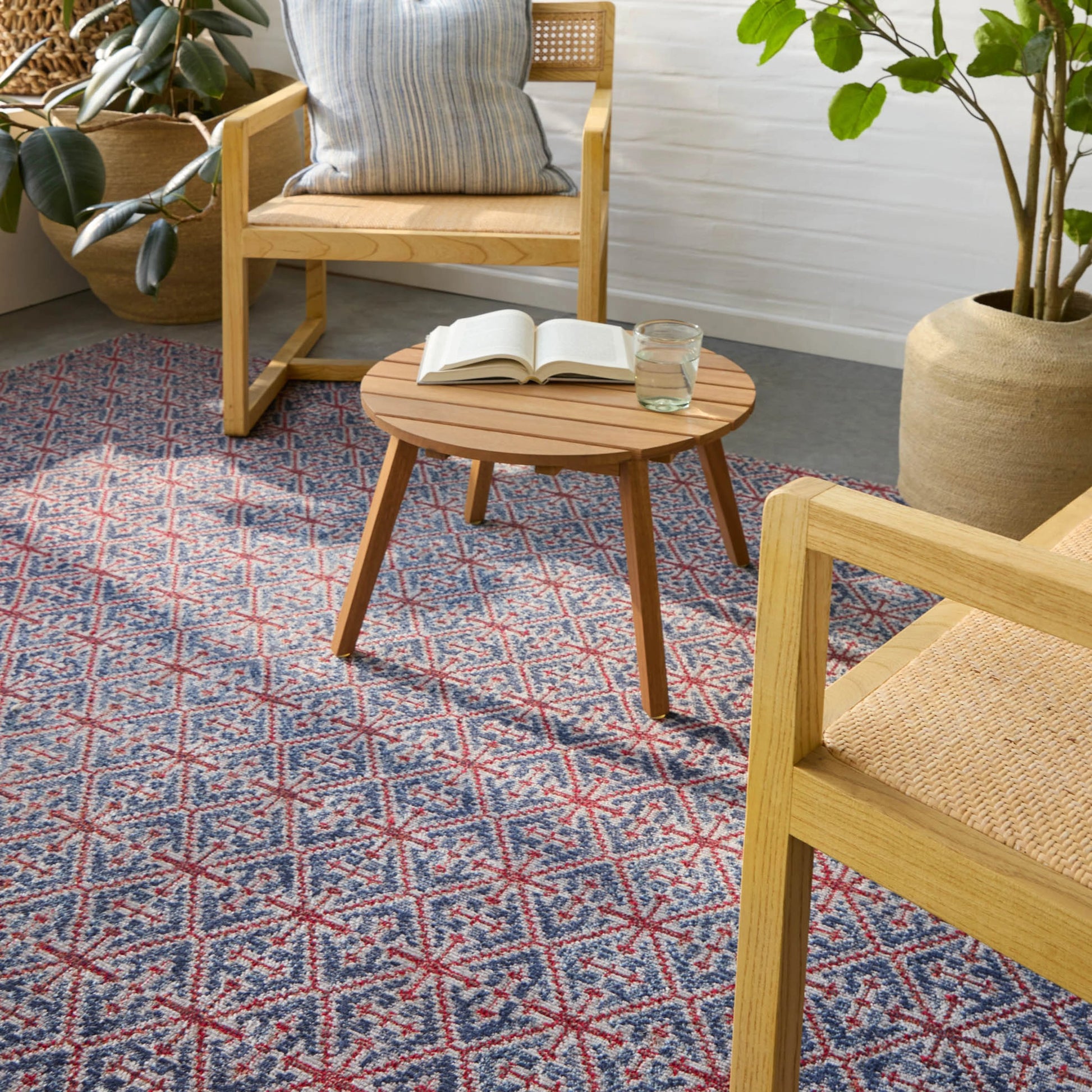 Polaris POL52 Indoor/Outdoor Rug by Jaipur Living in red, navy. Made from 100% polypropylene in a unique style.