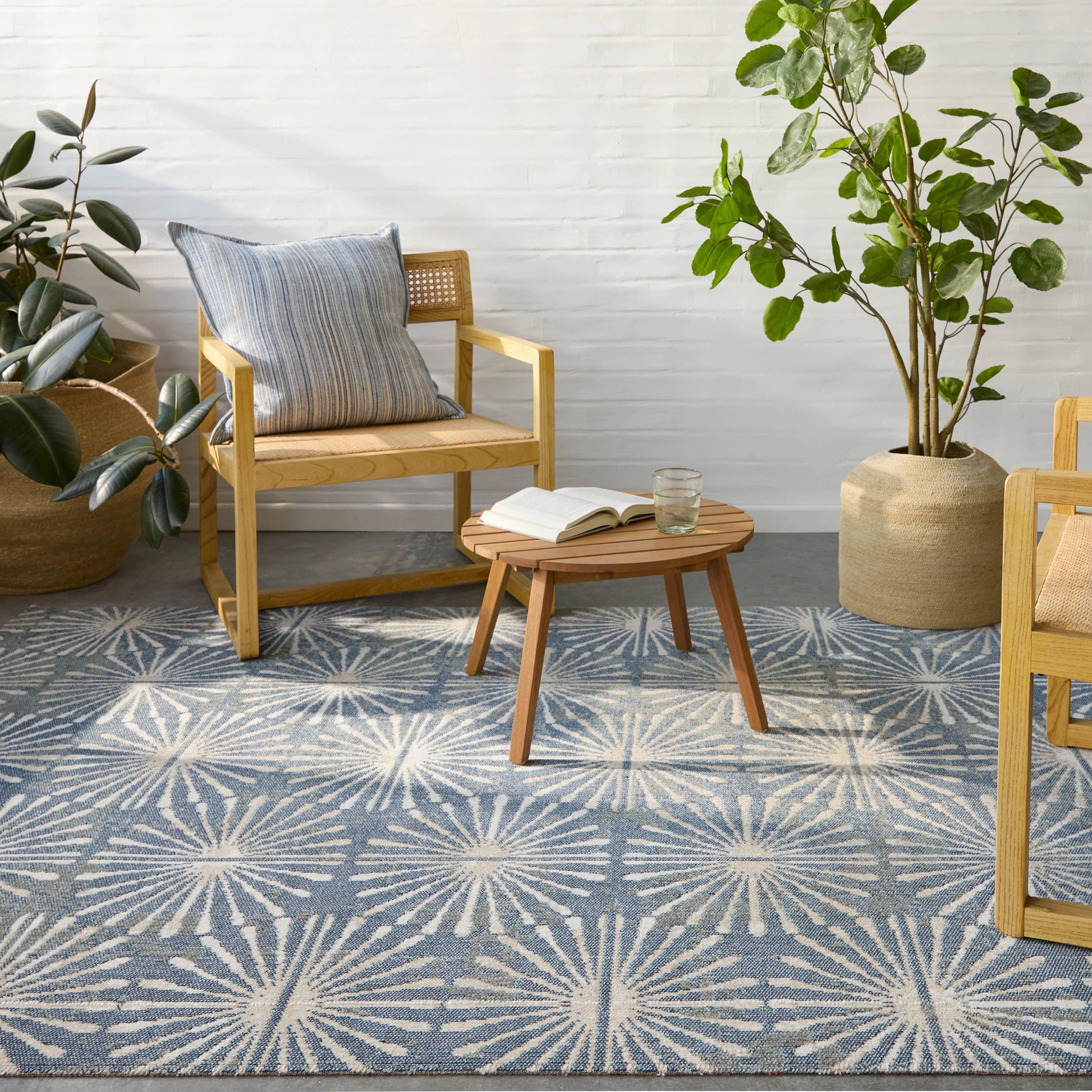 Polaris POL53 Indoor/Outdoor Rug by Jaipur Living in blue, cream. Made from 100% polypropylene in a unique style.