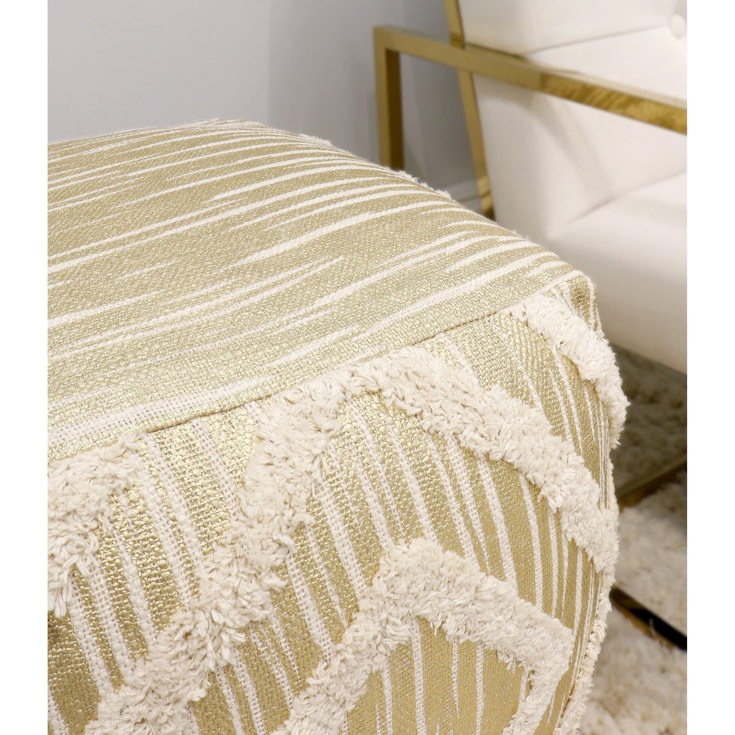 016 SR-702409 | Closeup | Grand Canyon Pouf by Pasargad Home. Made from cotton in a modern style.