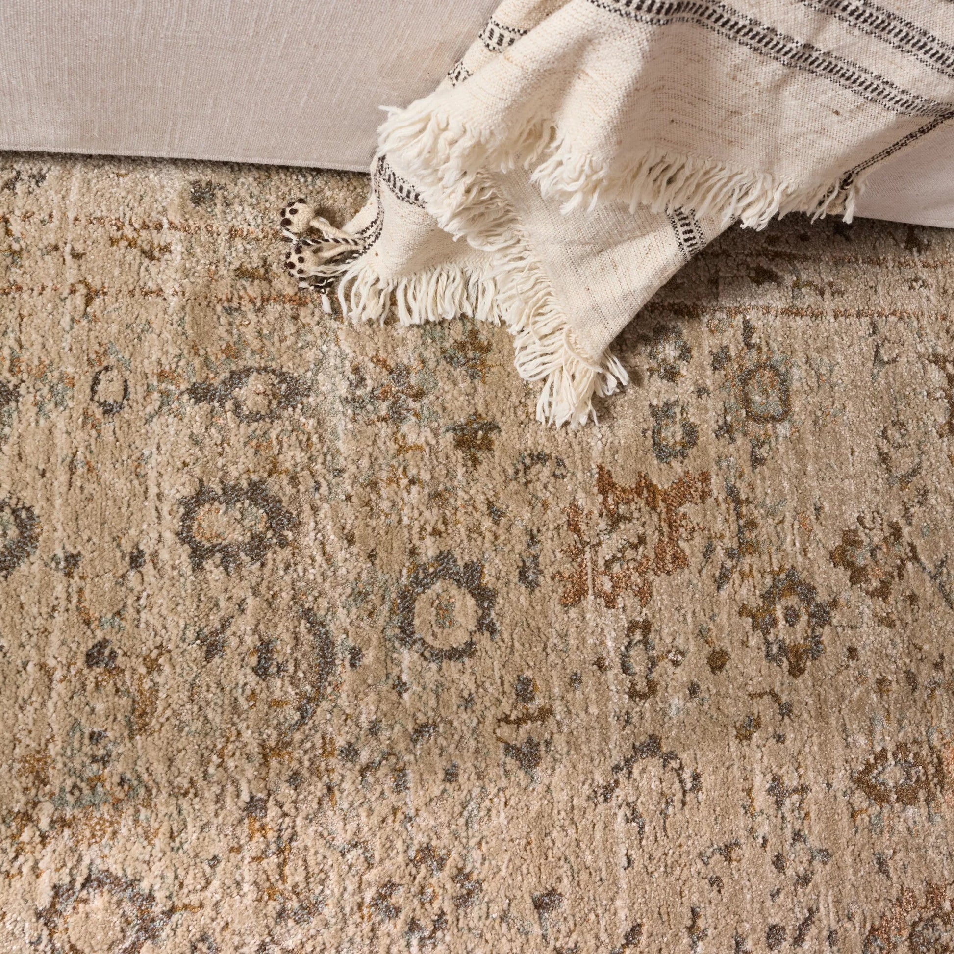 Patterned Silence PSE05 Rug by Jaipur Living in gray, yellow, gold. Made from 70% polypropylene 30% polyester in a unique style.