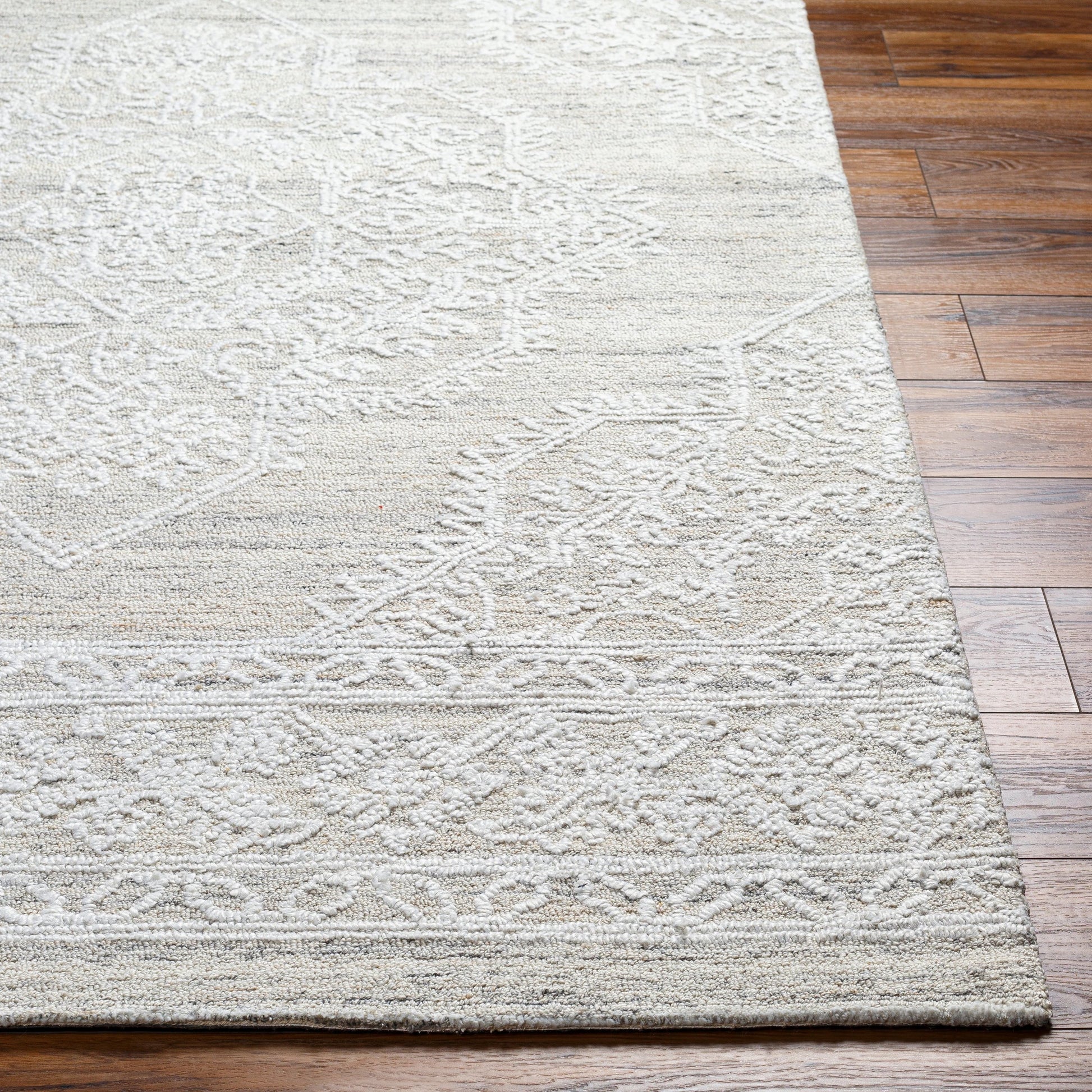 Piazza Rug by Livabliss. Made from 100% recycled pet yarn in a modern style.