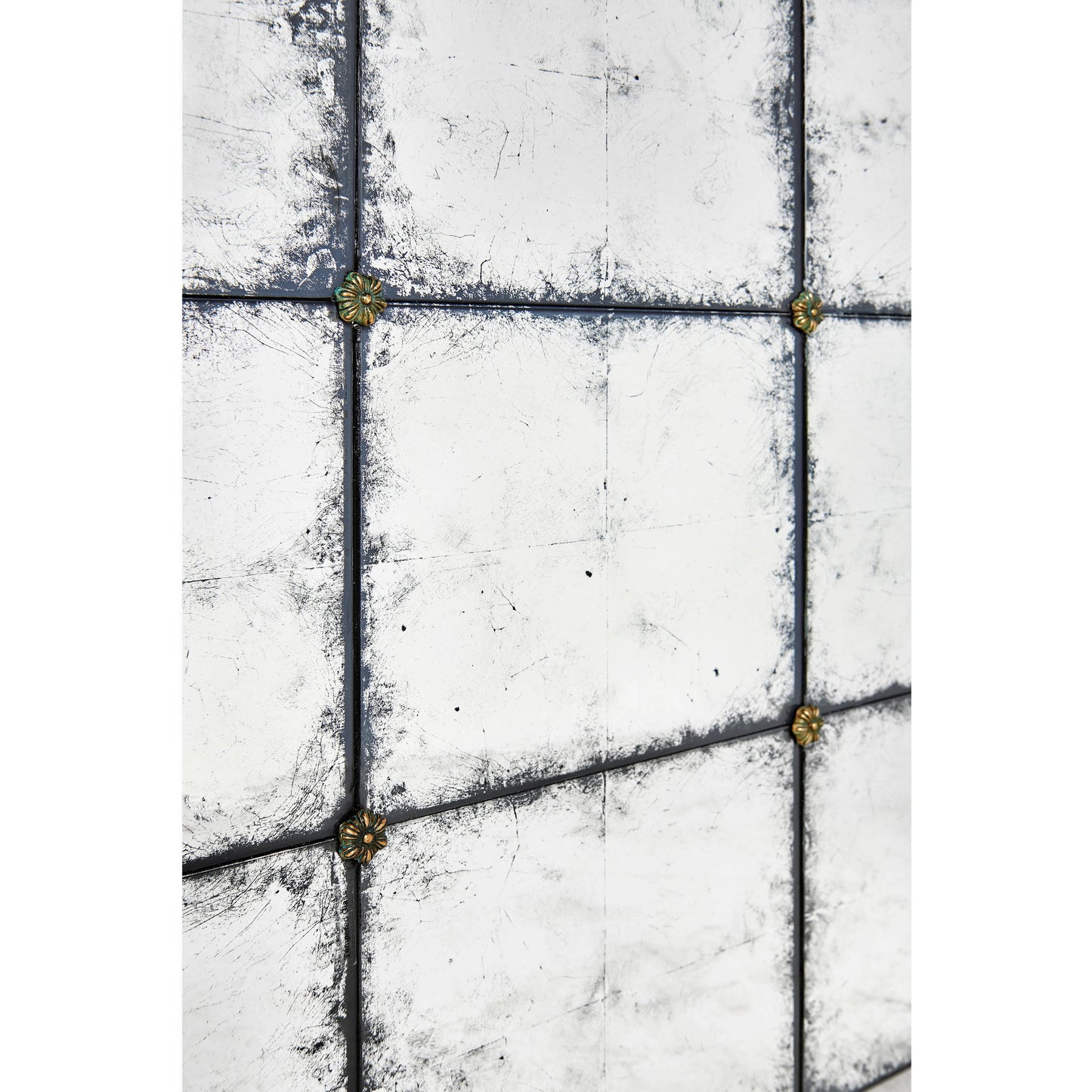 002 SI-2186356 | Closeup | Luna Square End Table by Jonathan Charles in silver and eglomise. Made from hardwood solids, glass, brass in a modern style.