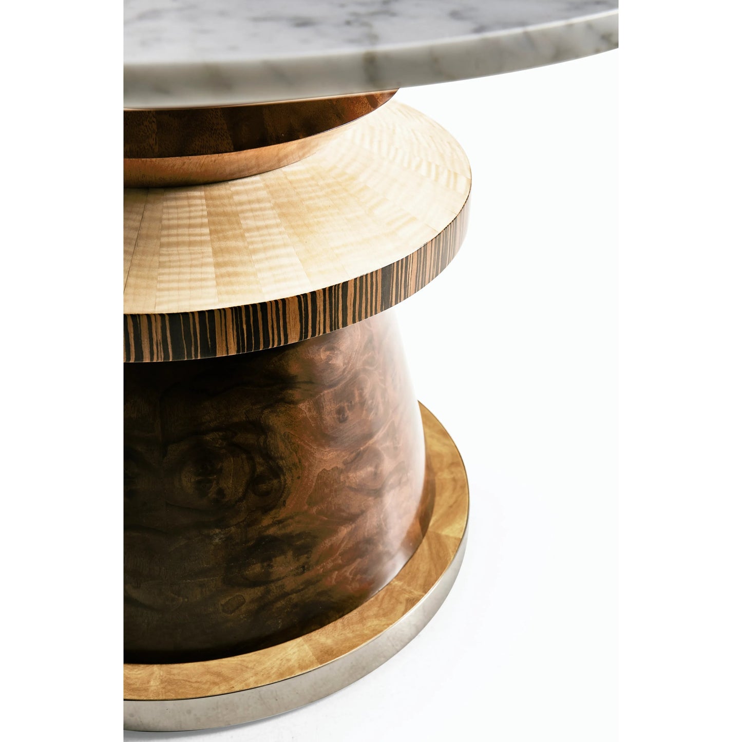 006 SI-2186357 | Closeup | Rook Round Cocktail Table by Jonathan Charles in brown and mingle mangle, carrera marble. Made from marble, stainless steel, veneers: walnut burl, cerajeira, ebony, maple, chestnut, eucalyptus in a modern style.