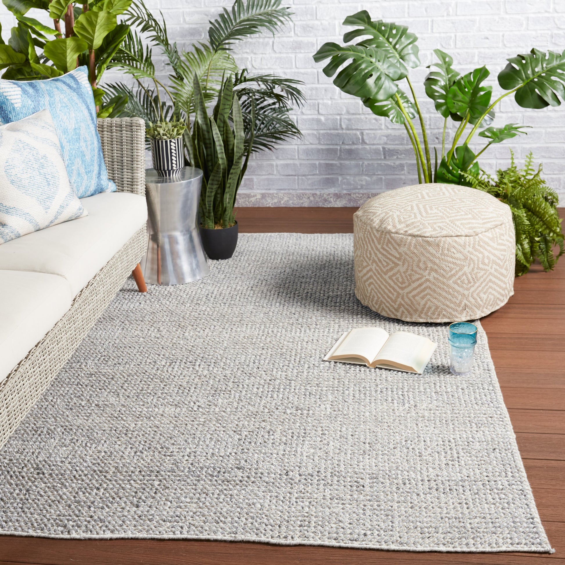 Rebecca RBC09 Indoor/Outdoor Rug by Jaipur Living. Made from 100% pet yarn in a unique style.