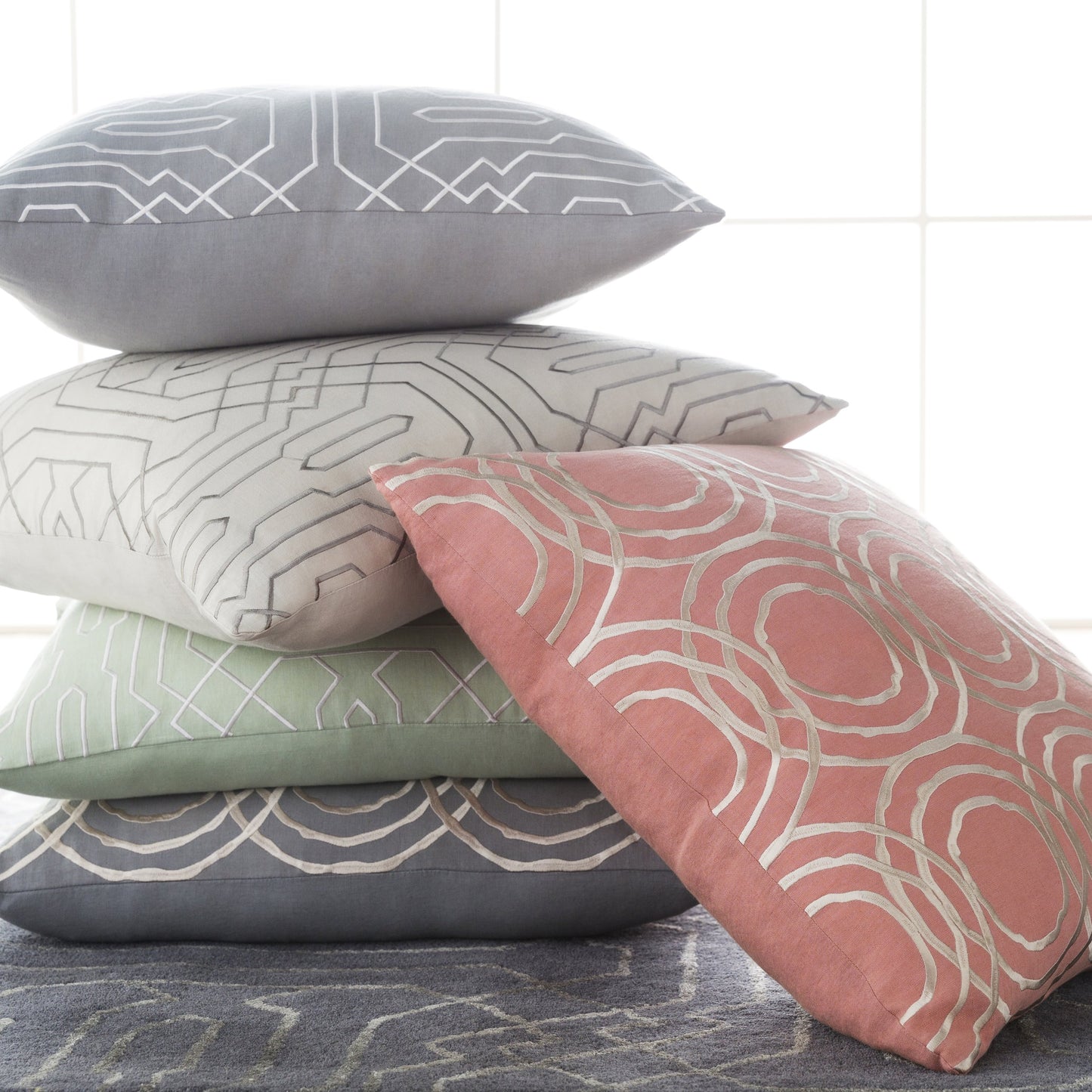 012 S-230622,S-230624 | Lifestyle | Ridgewood Indoor/Outdoor Pillow by Surya. Made from 55% linen, 45% cotton in a modern style.
