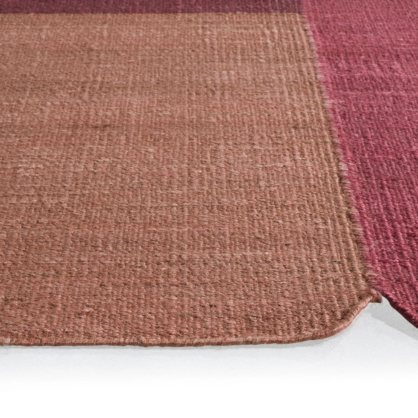 003 SI-2531388,SI-2531389,SI-2531390,SI-2531391,SI-2531392,SI-2531393 | Closeup | Refined Layers​ RFL04 Rug by Jaipur Living in red, orange. Made from 100% jute in a unique style.