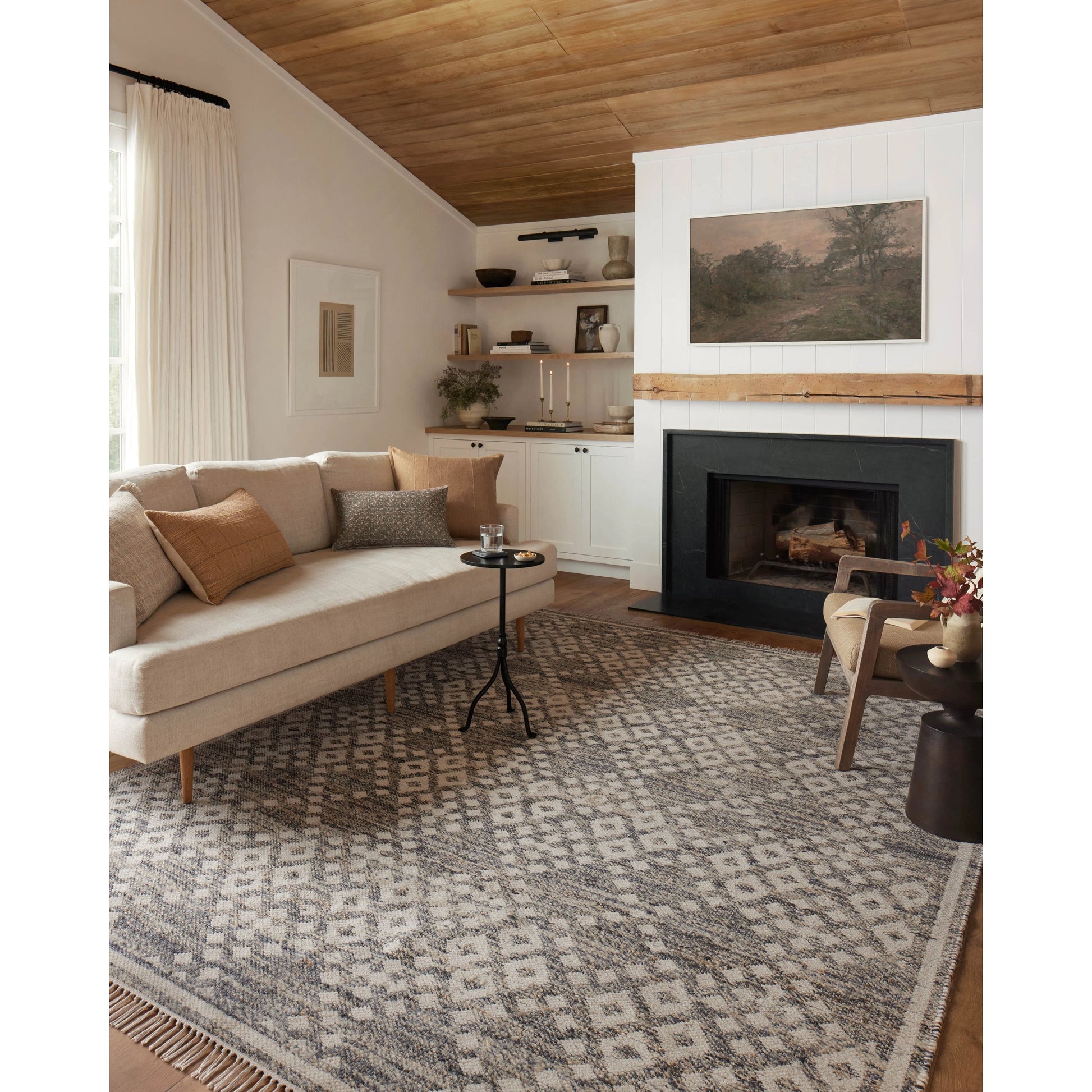 Rivers RIV-01 Rug by Angela Rose x Loloi in denim, ivory. Made from wool / jute / cotton in a unique style.