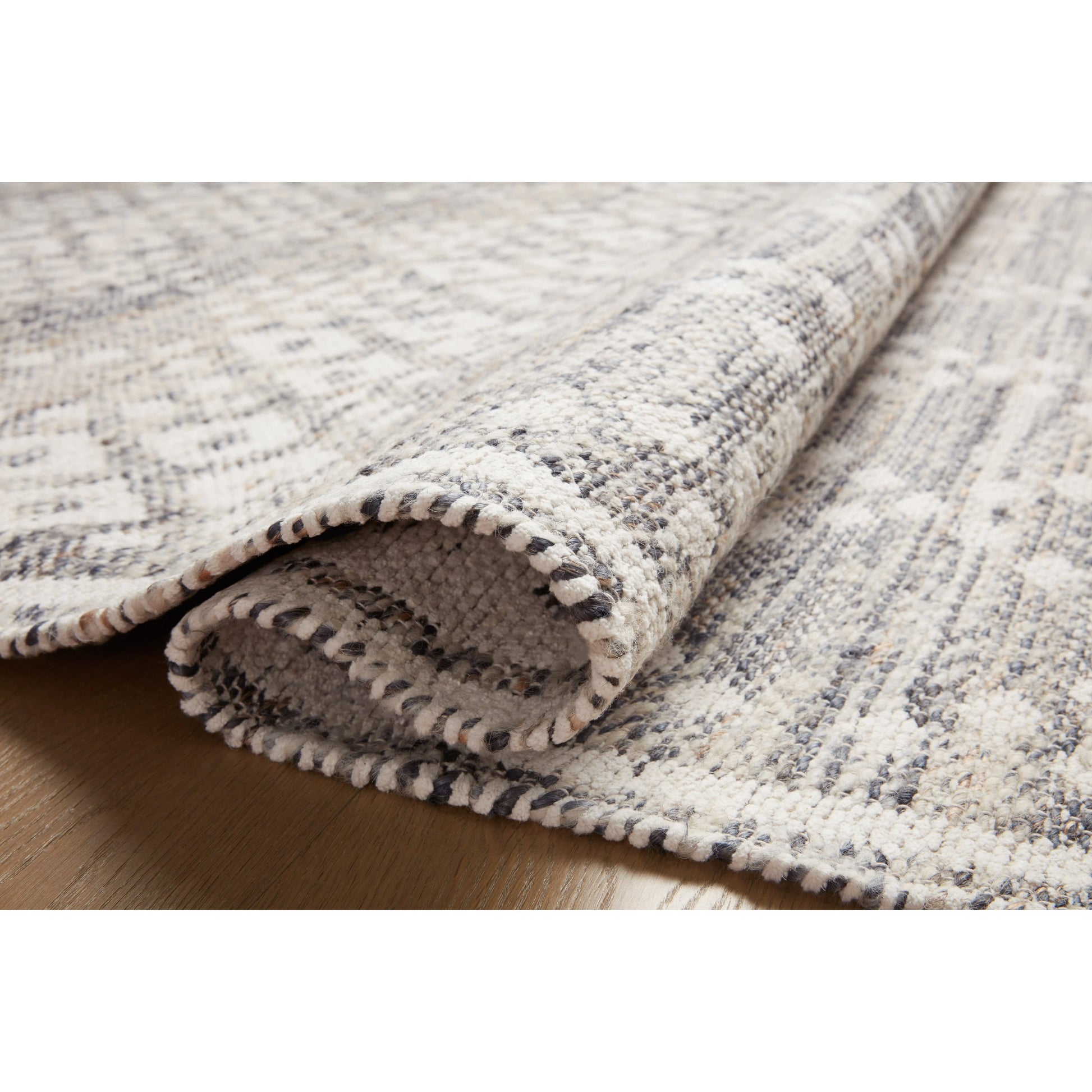 Rivers RIV-01 Rug by Angela Rose x Loloi in denim, ivory. Made from wool / jute / cotton in a unique style.