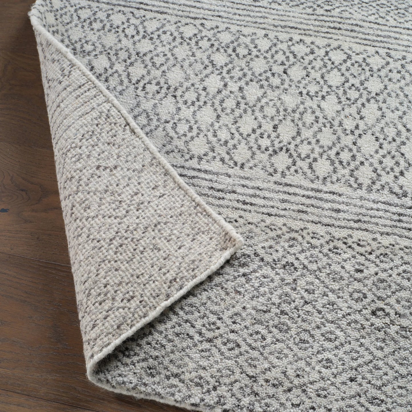 004 97028-39940,97028-39942,97028-39943,97028-39944,SI-1795333 | Closeup | Rize RIZ02 Rug by Jaipur Living in ivory. Made from 100% wool in a unique style.