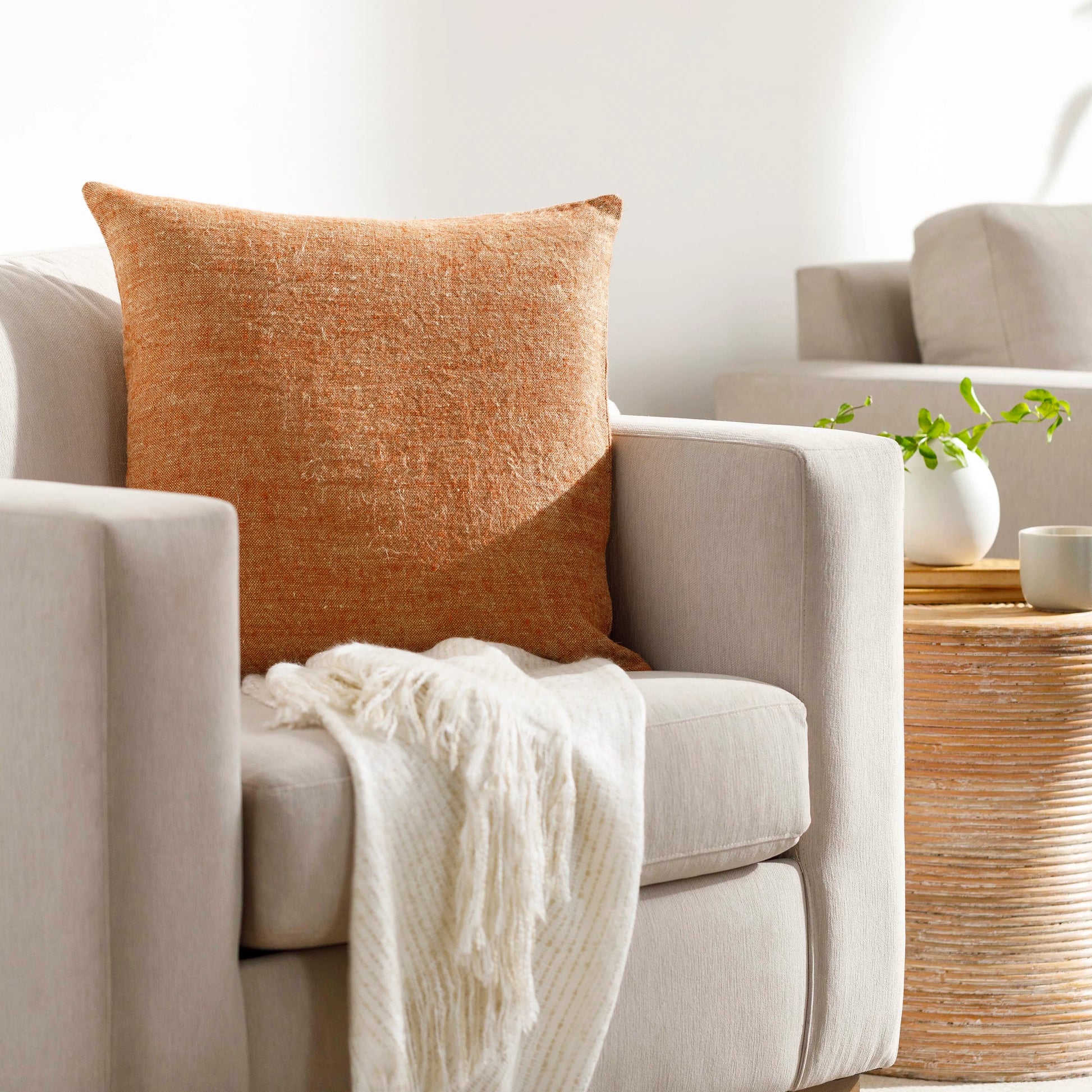 Ronnie Pillow - 481568 by Surya. Made from front: 100% linen, back: 100% cotton in a modern style.